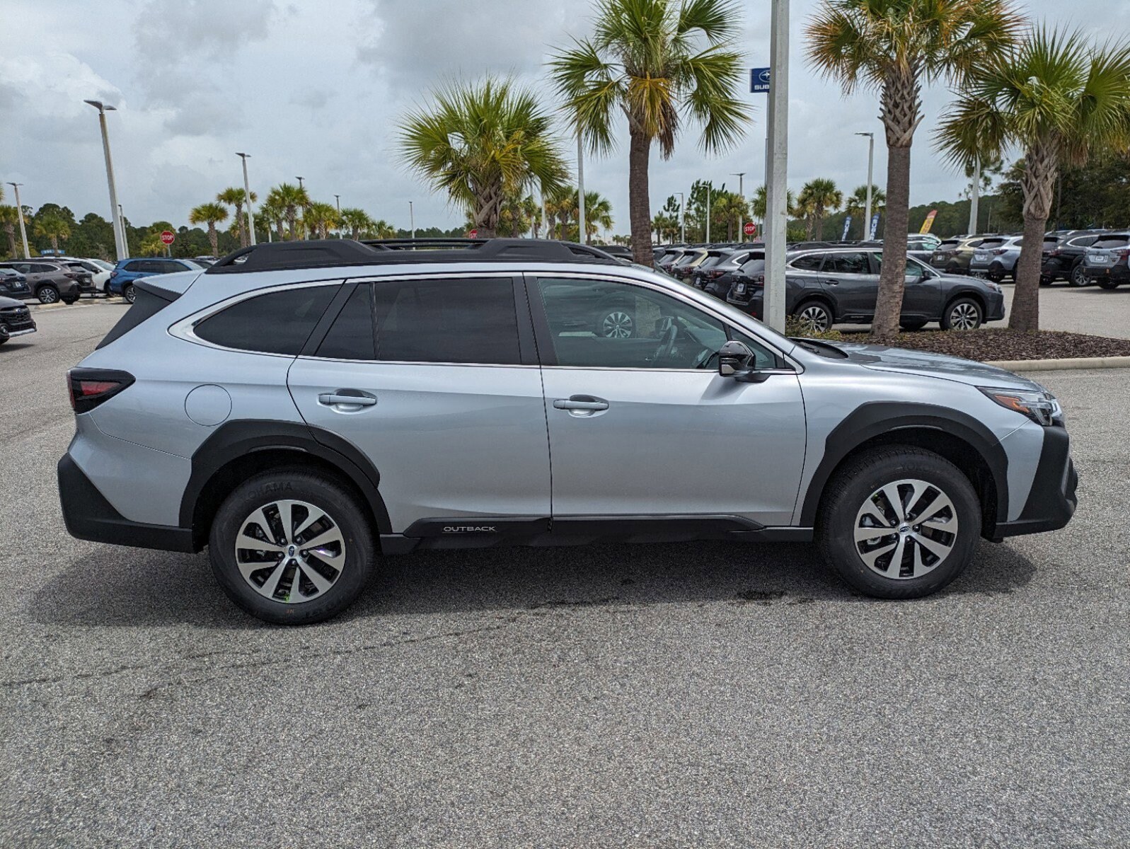 2025 Subaru Outback Premium photo 3