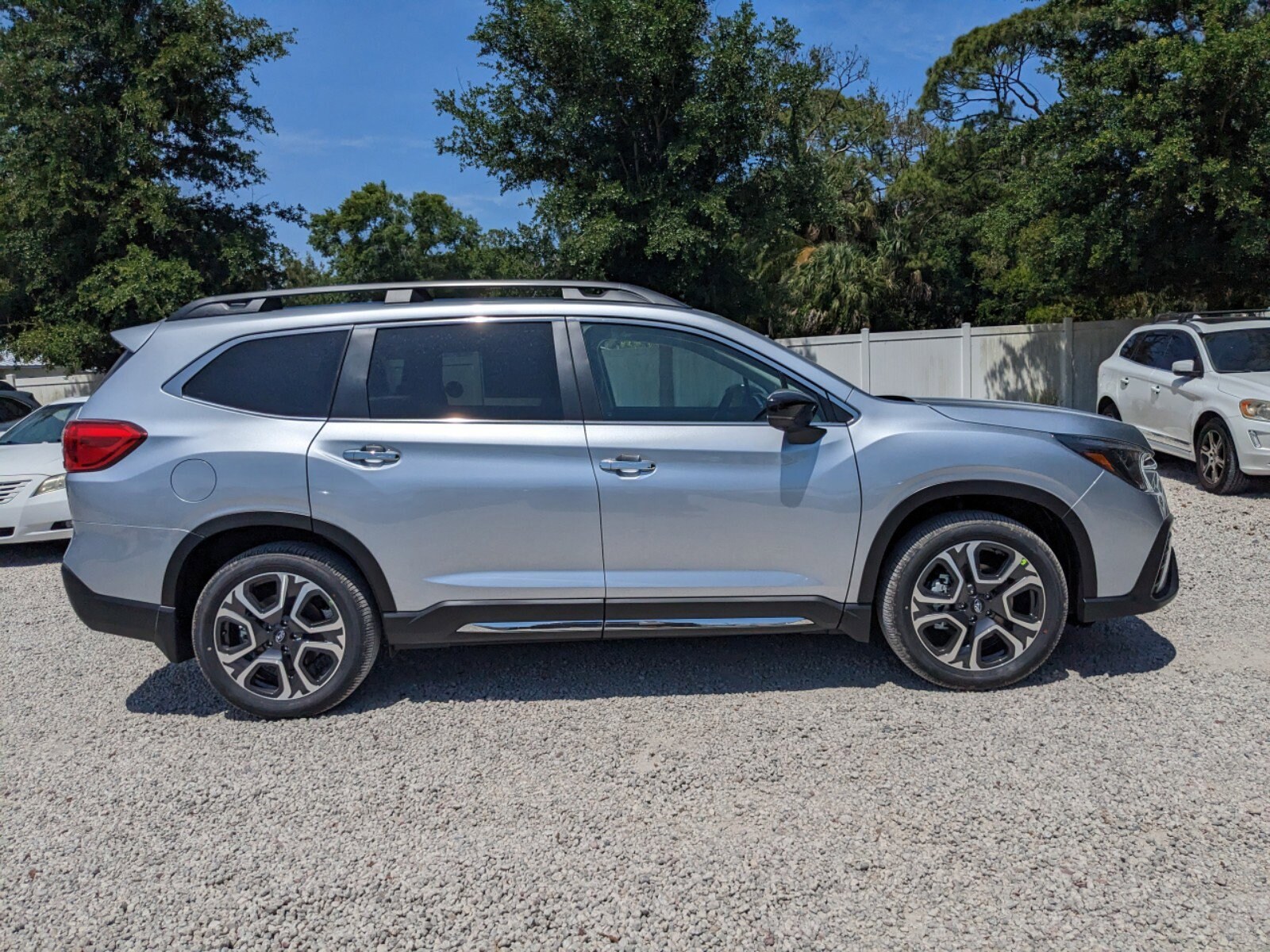 2024 Subaru Ascent Touring photo 3