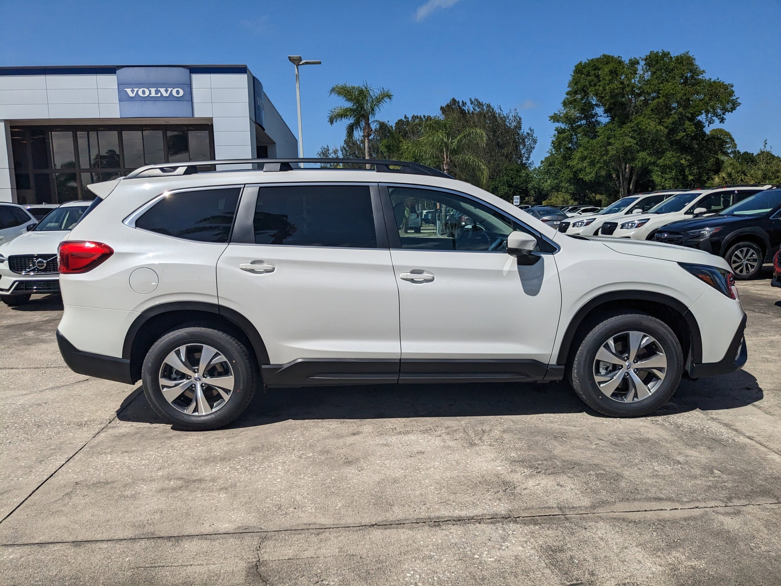 2025 Subaru Ascent Premium photo 3