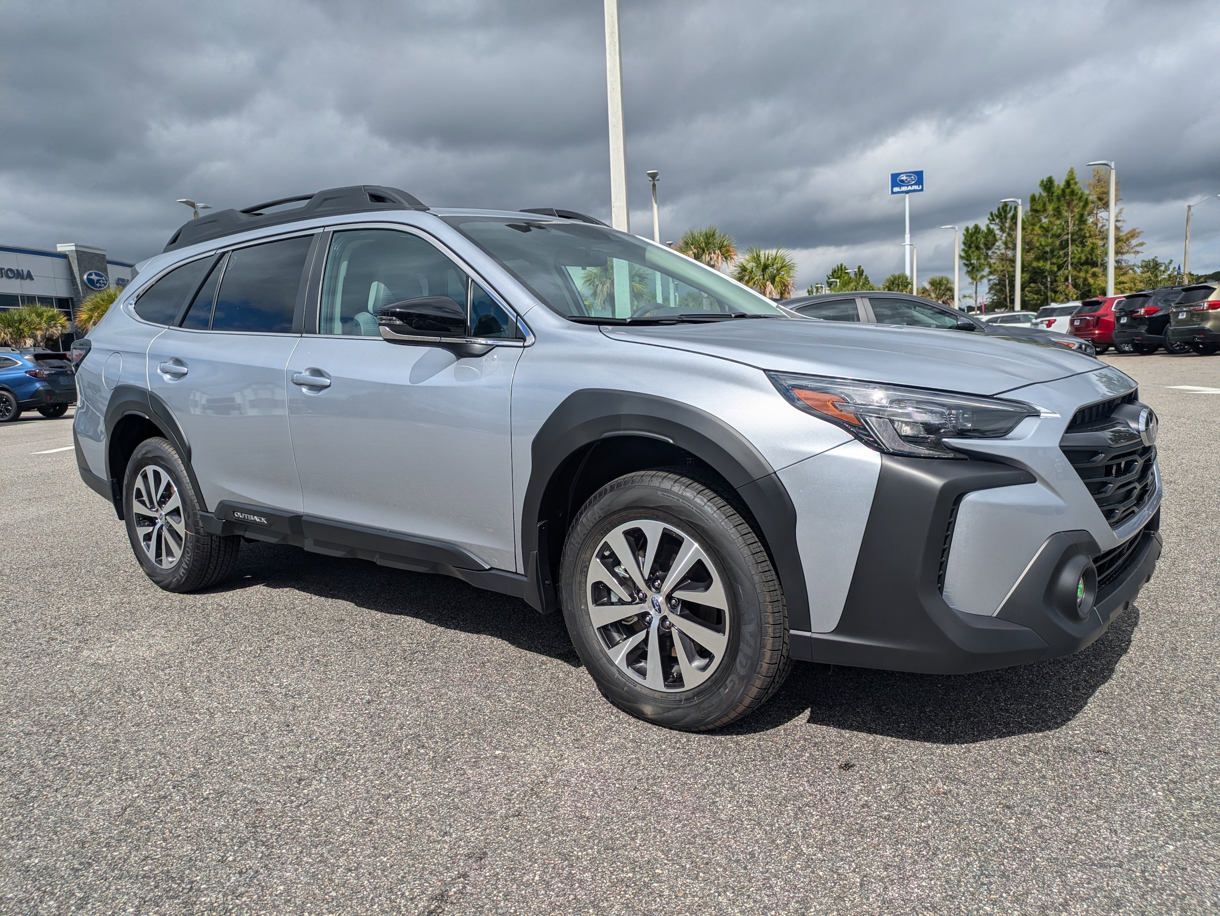 2025 Subaru Outback Premium's photo