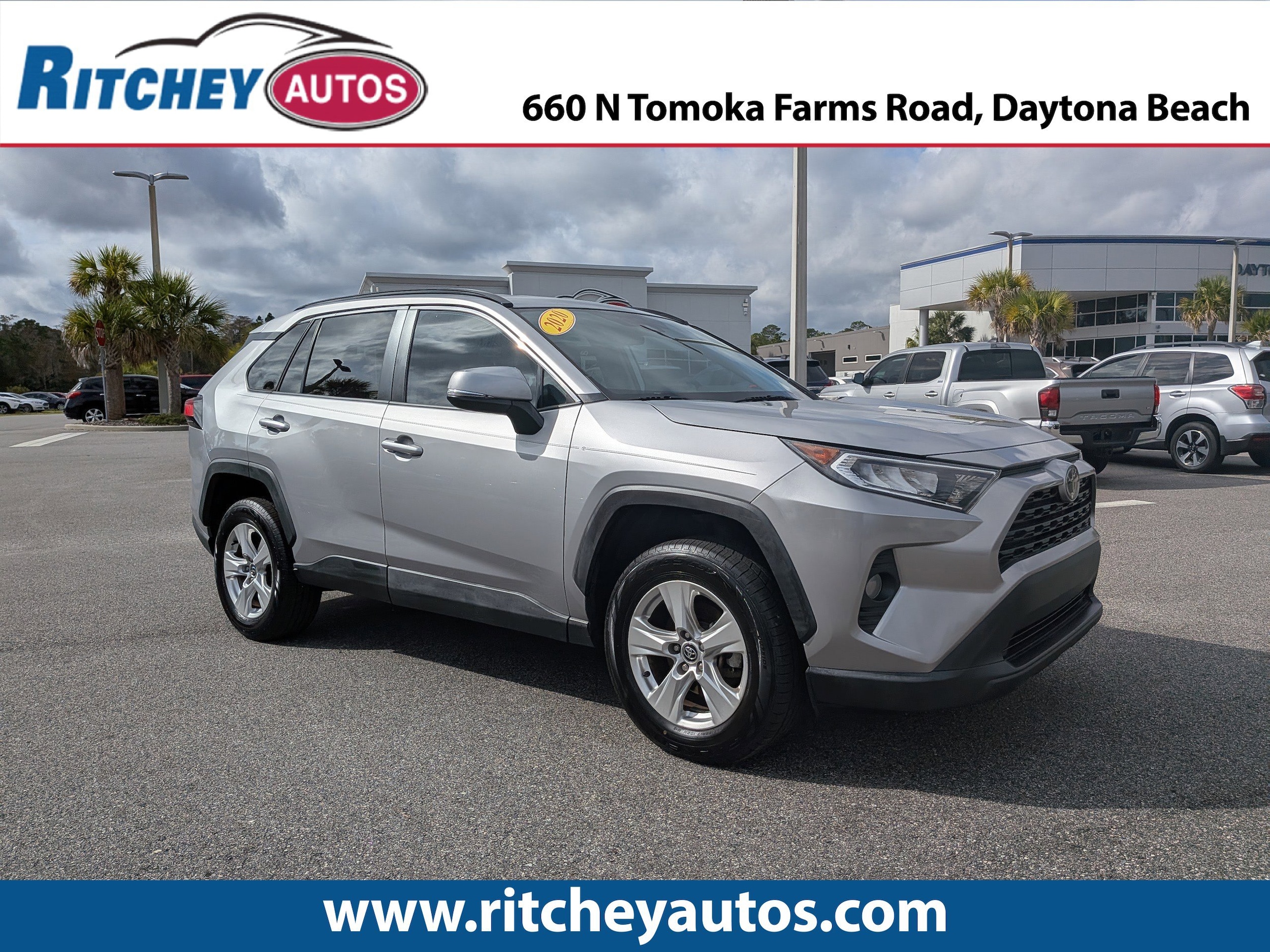 2020 Toyota RAV4 XLE's photo