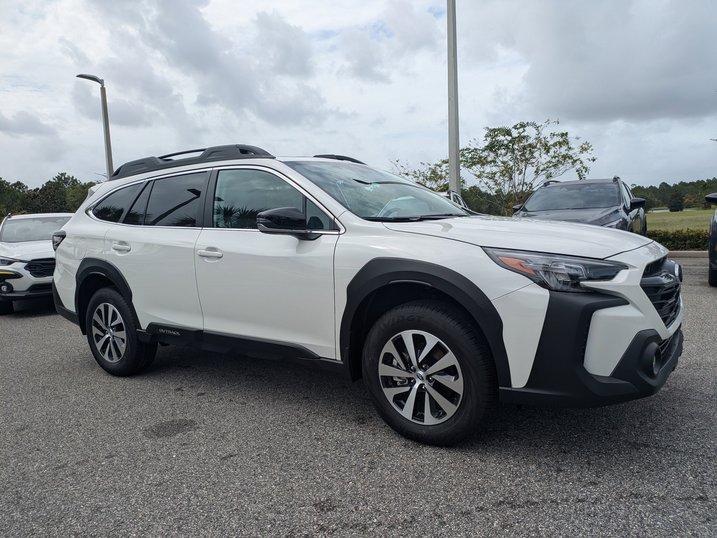 2025 Subaru Outback Premium's photo