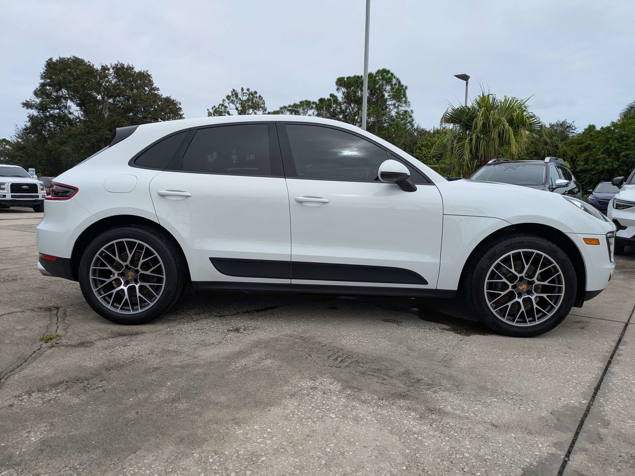 2018 Porsche Macan photo 3