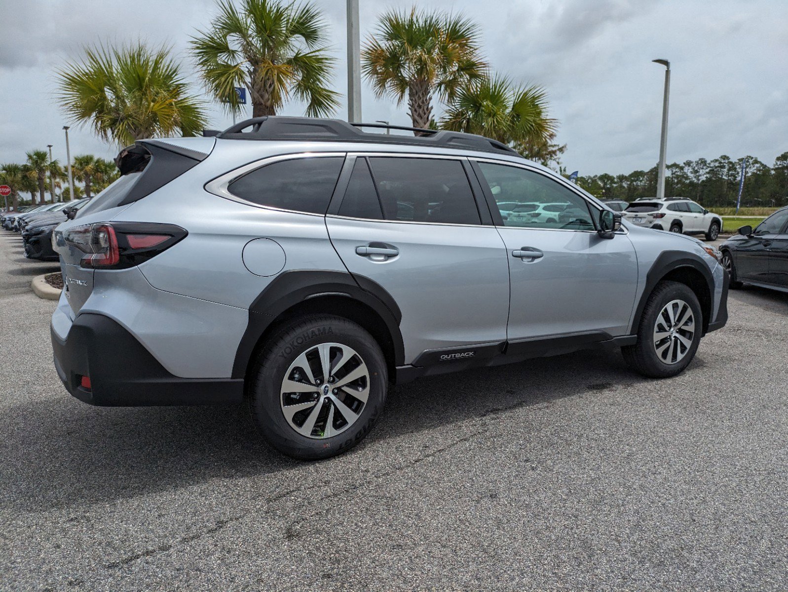 2025 Subaru Outback Premium photo 4