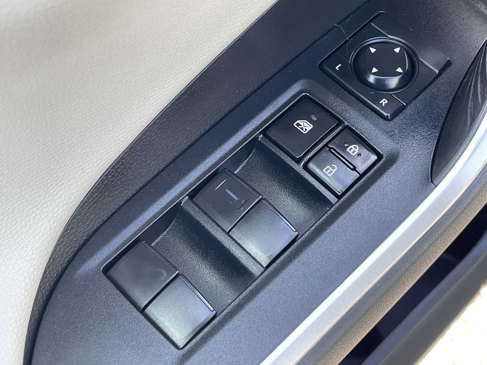 Thumbnail: 2019 Toyota RAV4 - 13