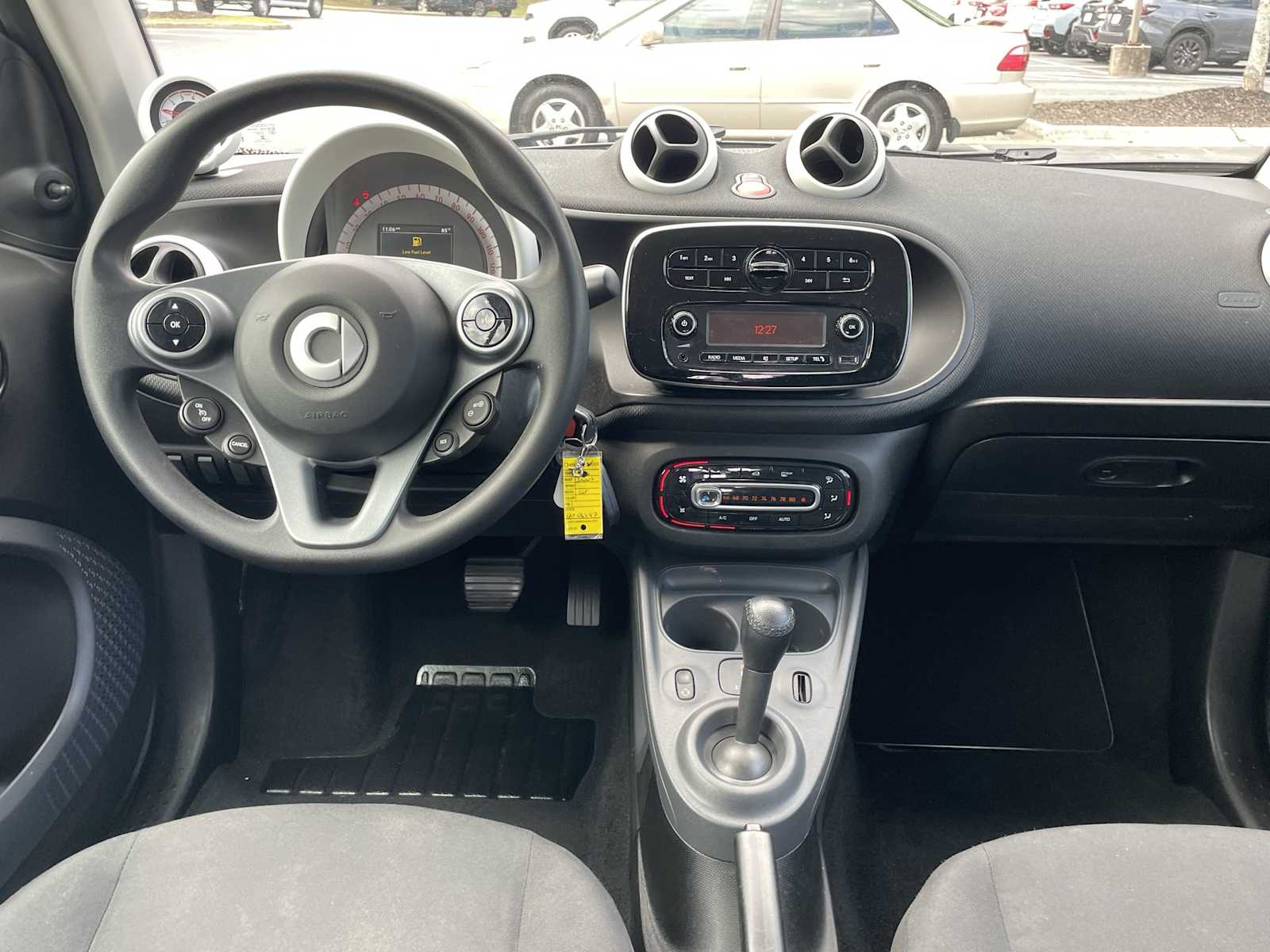 Thumbnail: 2016 smart fortwo - 8