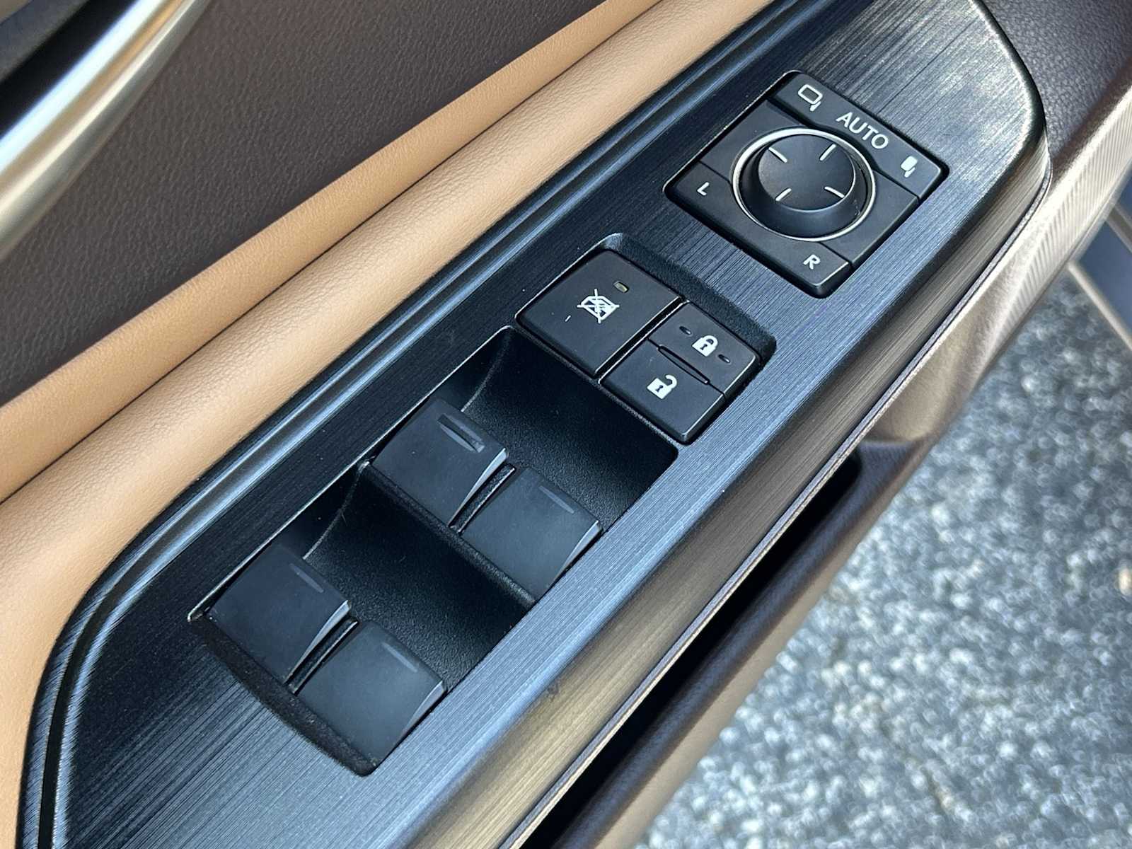 Thumbnail: 2020 Lexus ES - 13