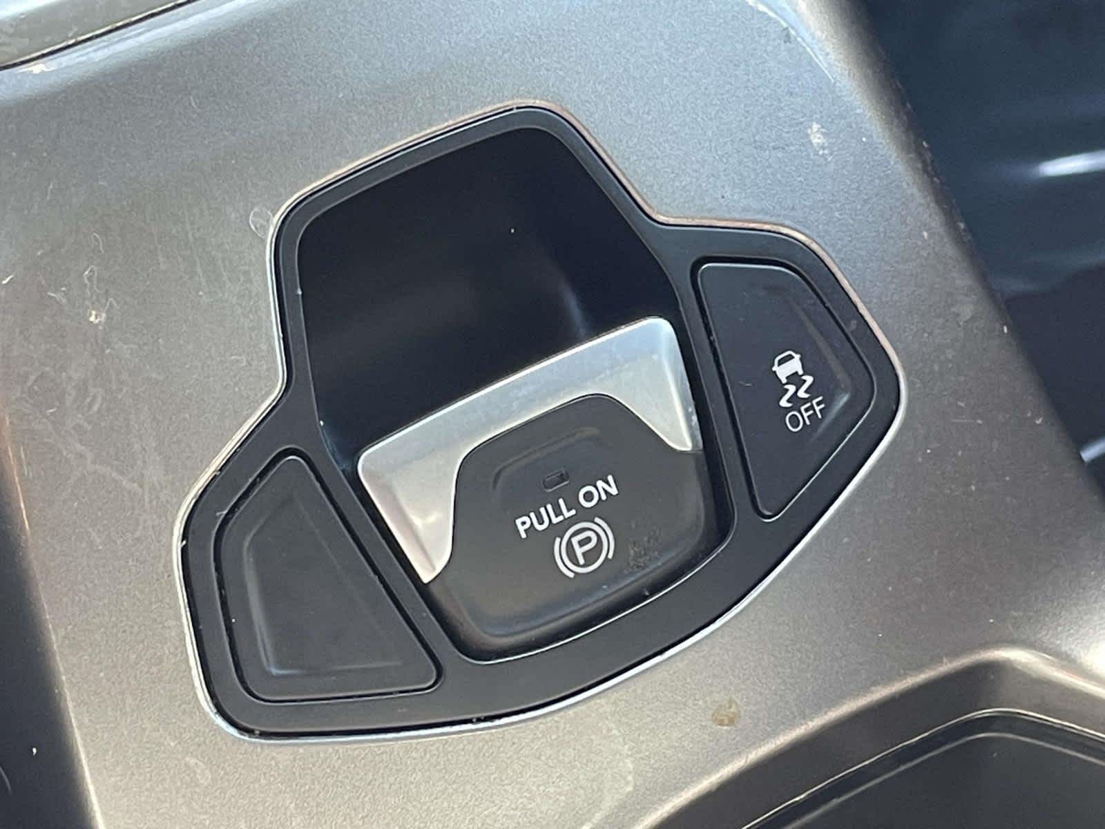 Thumbnail: 2018 Jeep Renegade - 30