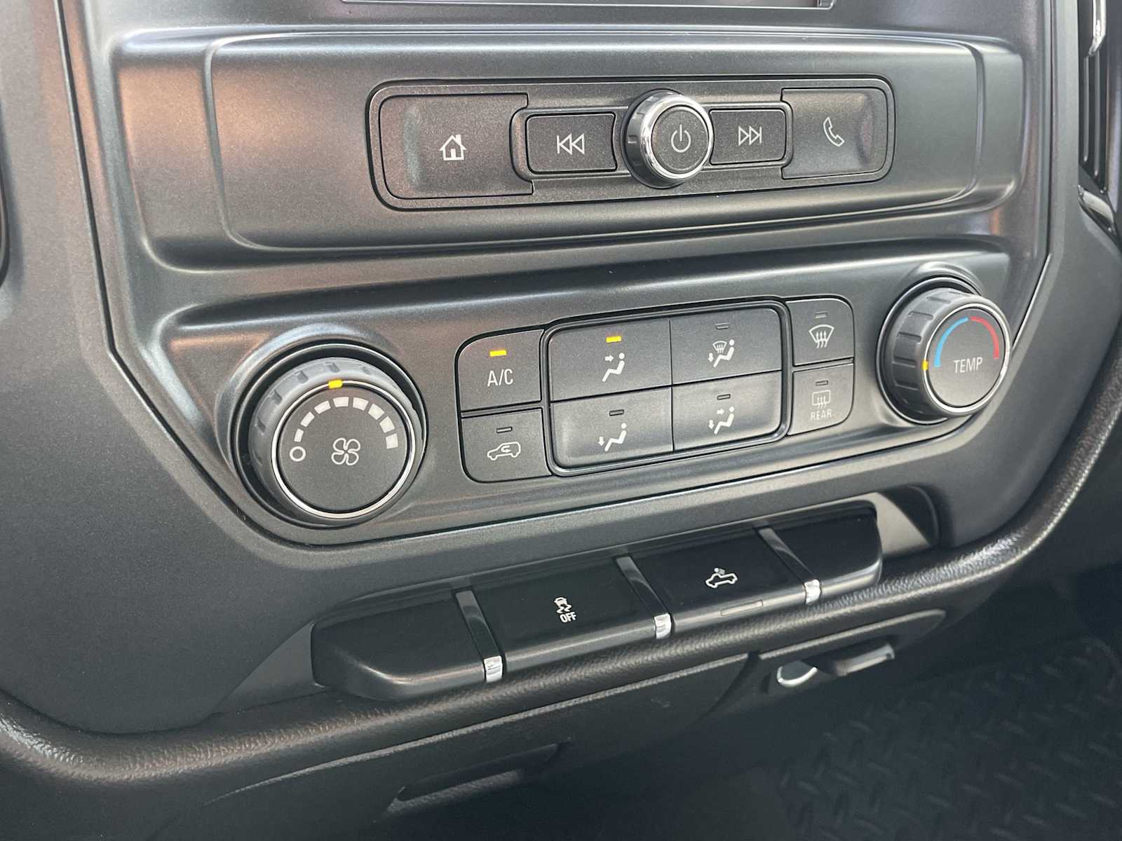 Thumbnail: 2018 Chevrolet Silverado 1500 - 22