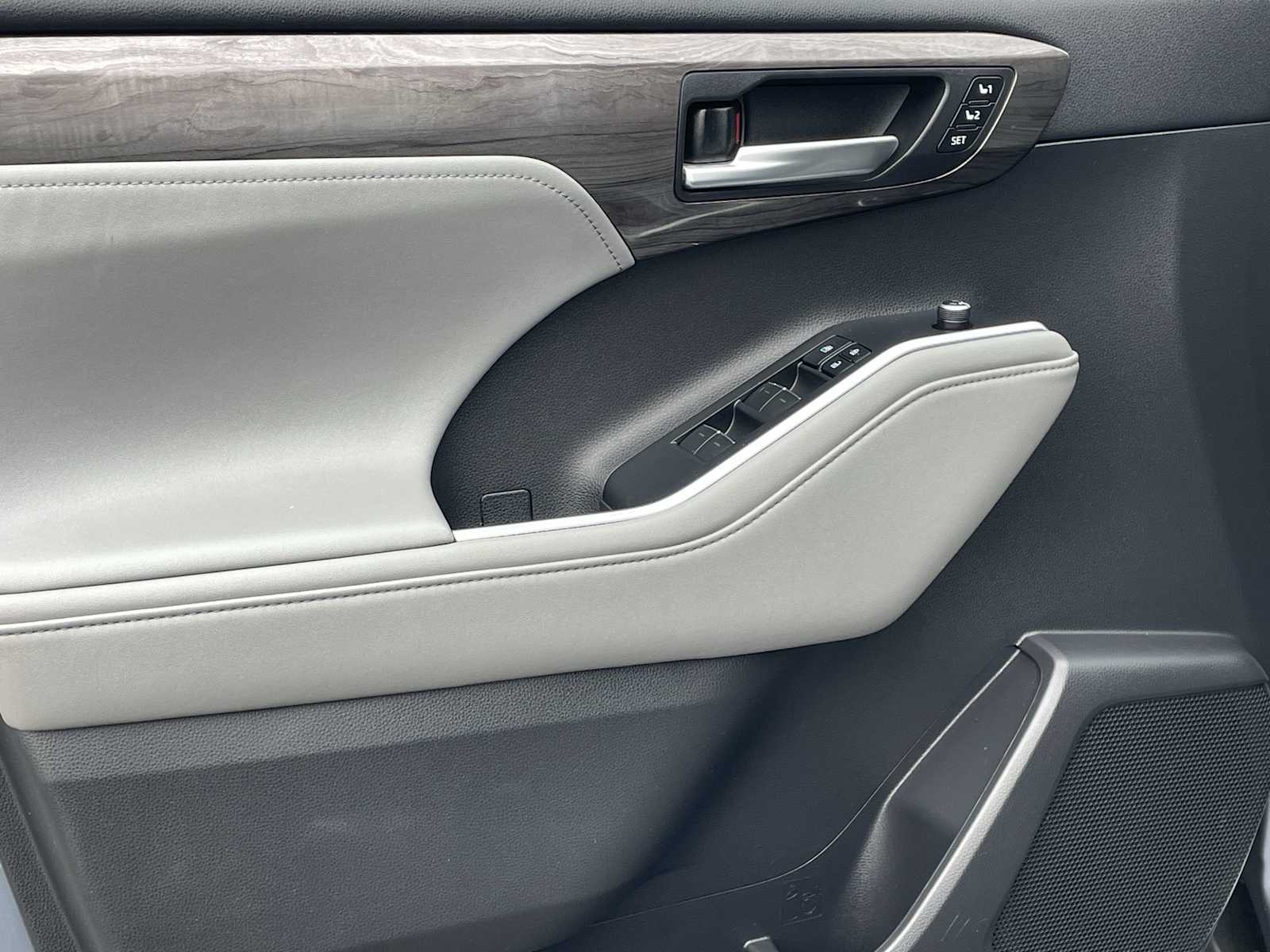 Thumbnail: 2020 Toyota Highlander - 12