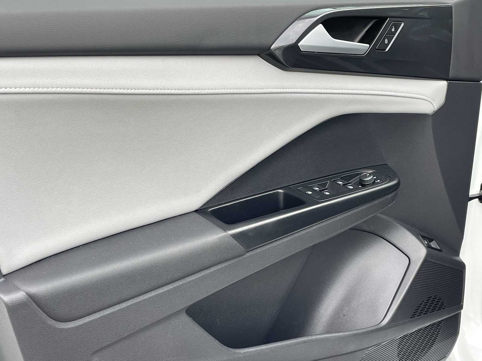 Thumbnail: 2022 Volkswagen Taos - 12