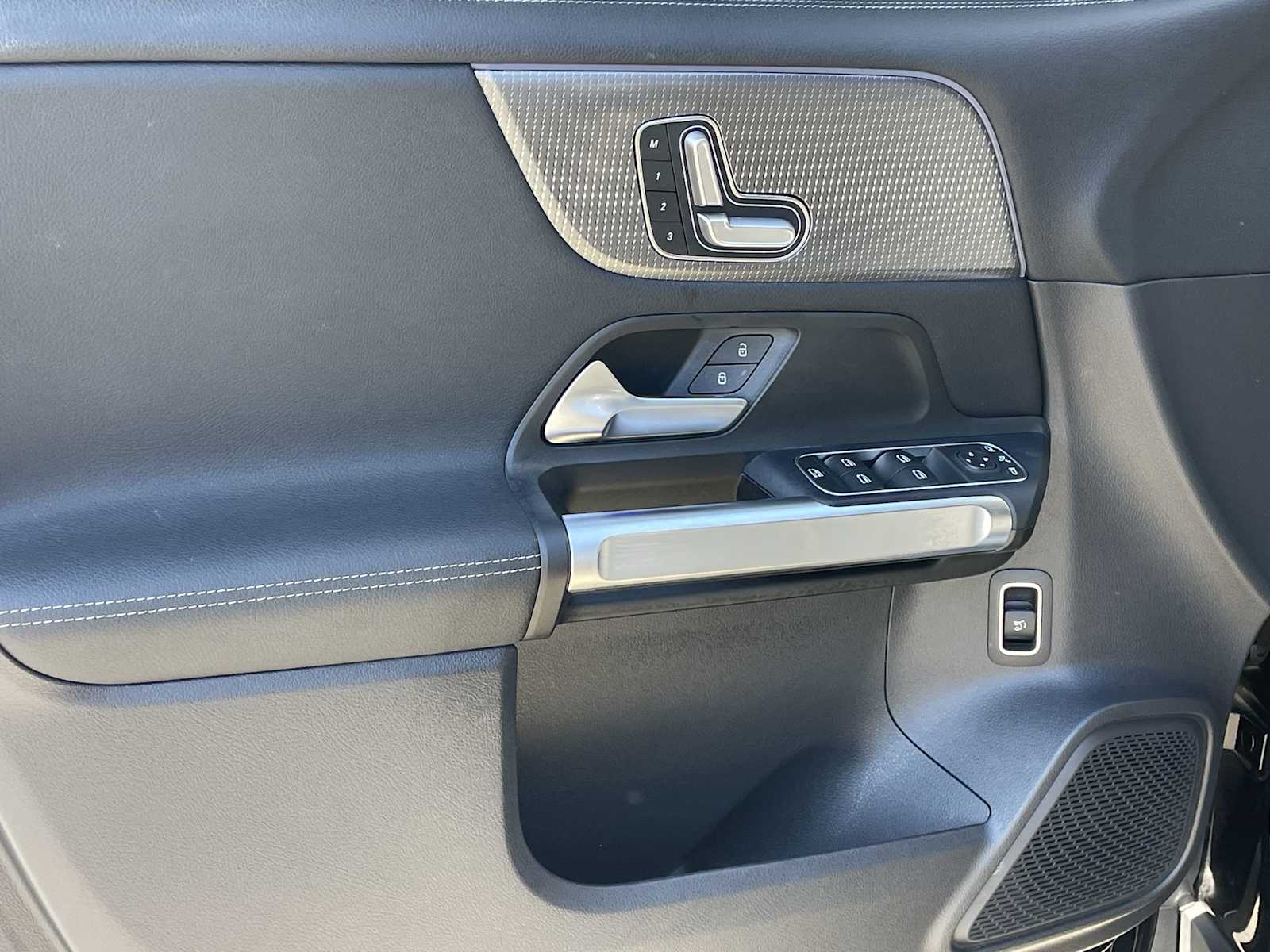 Thumbnail: 2023 Mercedes-Benz EQB - 11