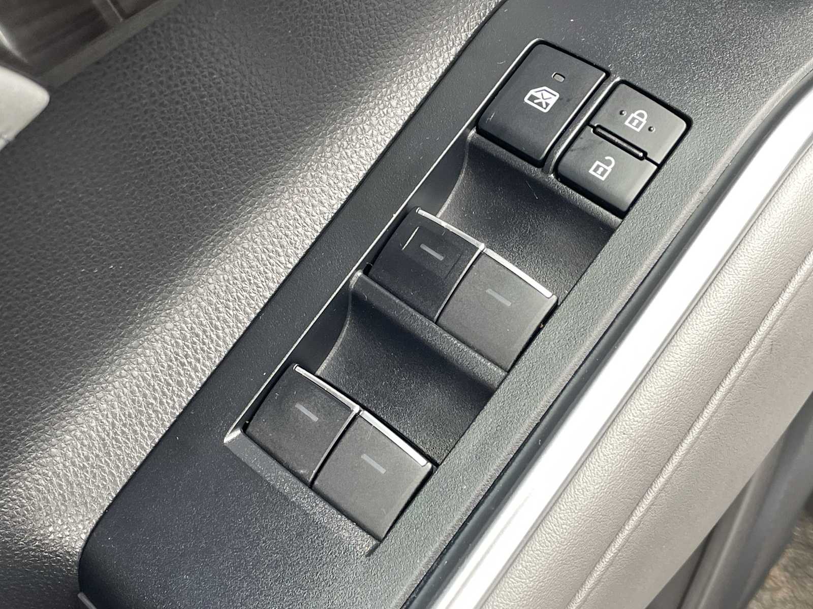 Thumbnail: 2020 Toyota Highlander - 13