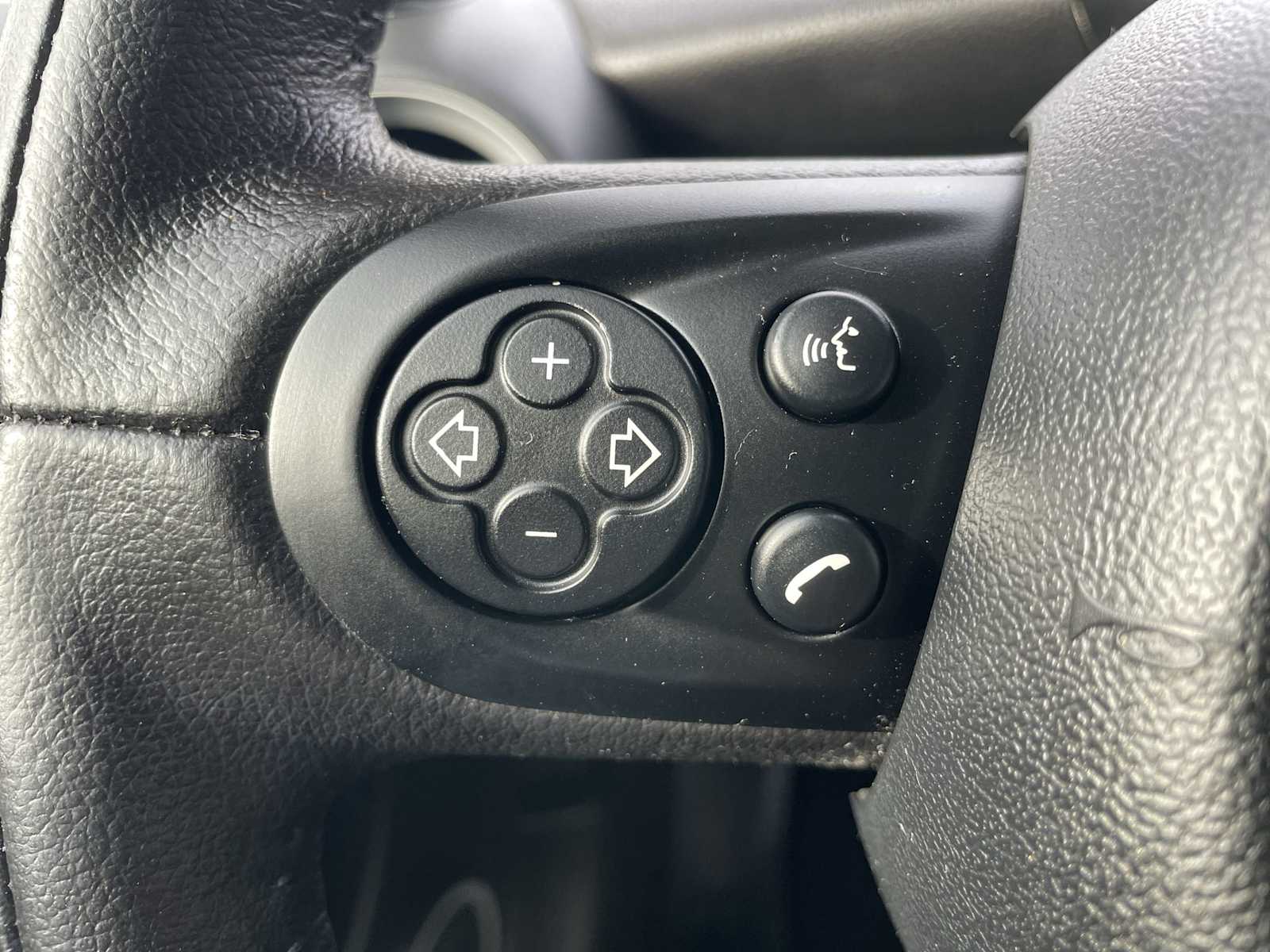 Thumbnail: 2013 MINI Cooper Hardtop - 16