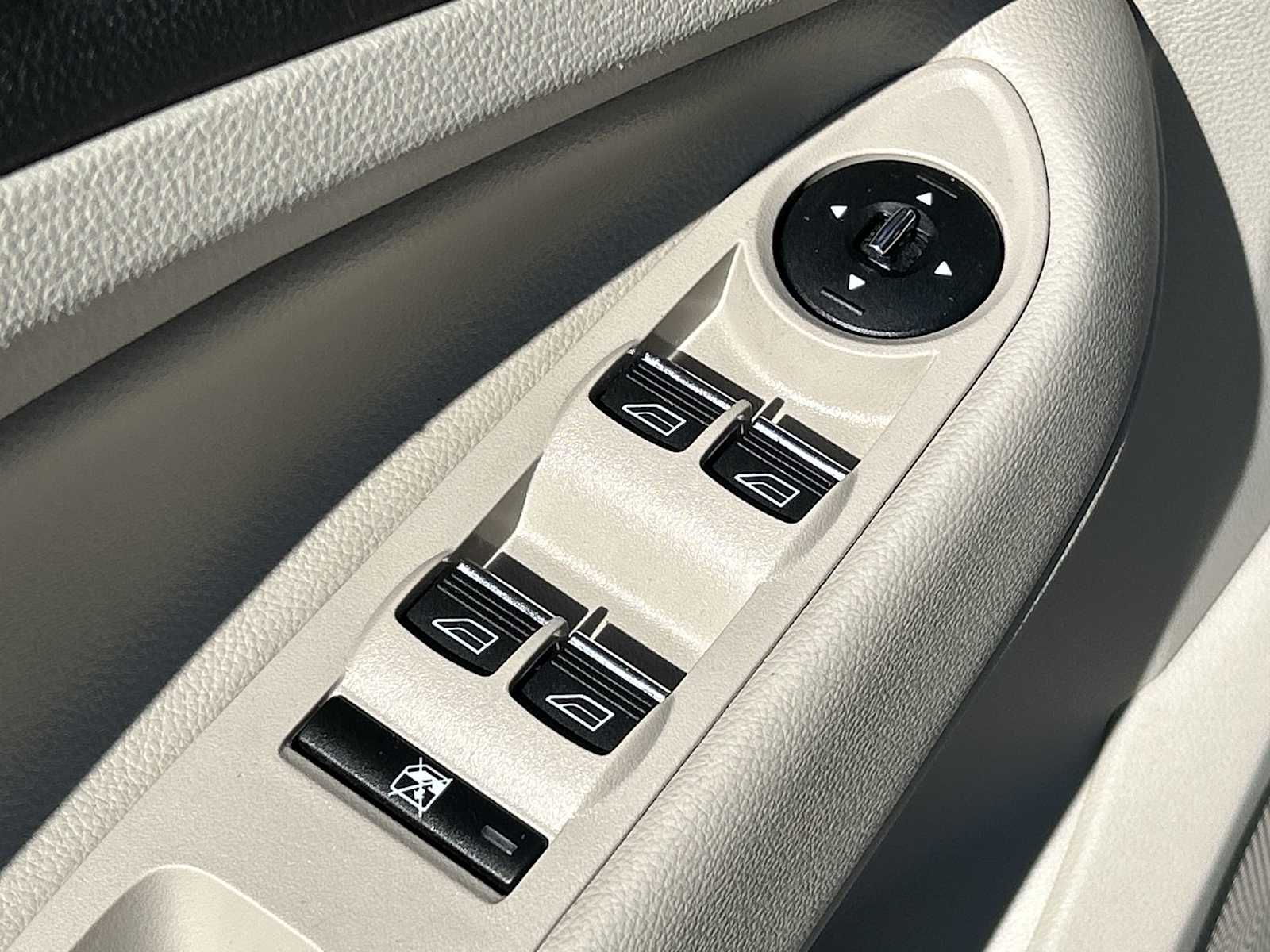 Thumbnail: 2013 Ford C-Max - 11