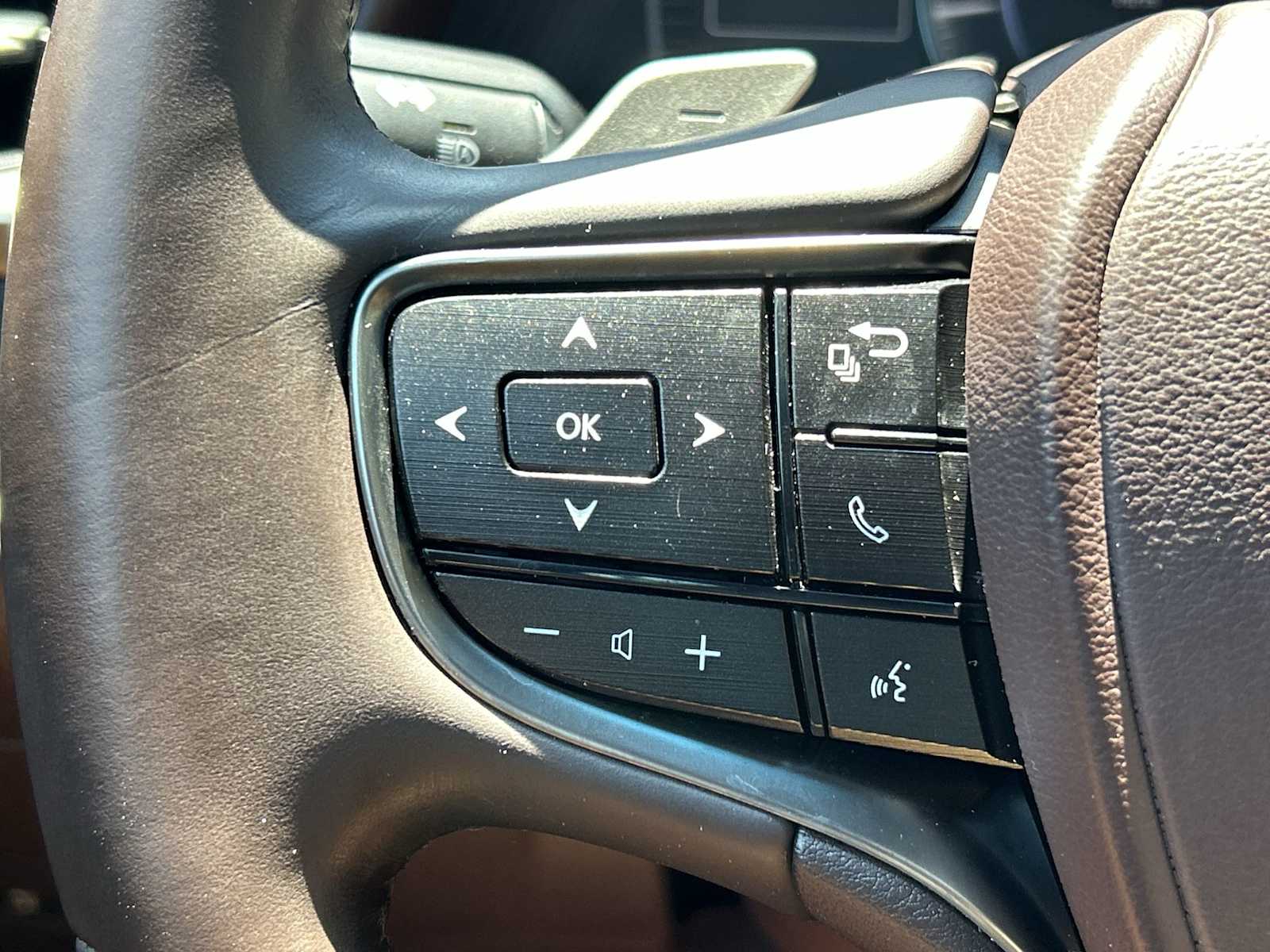 Thumbnail: 2020 Lexus ES - 15