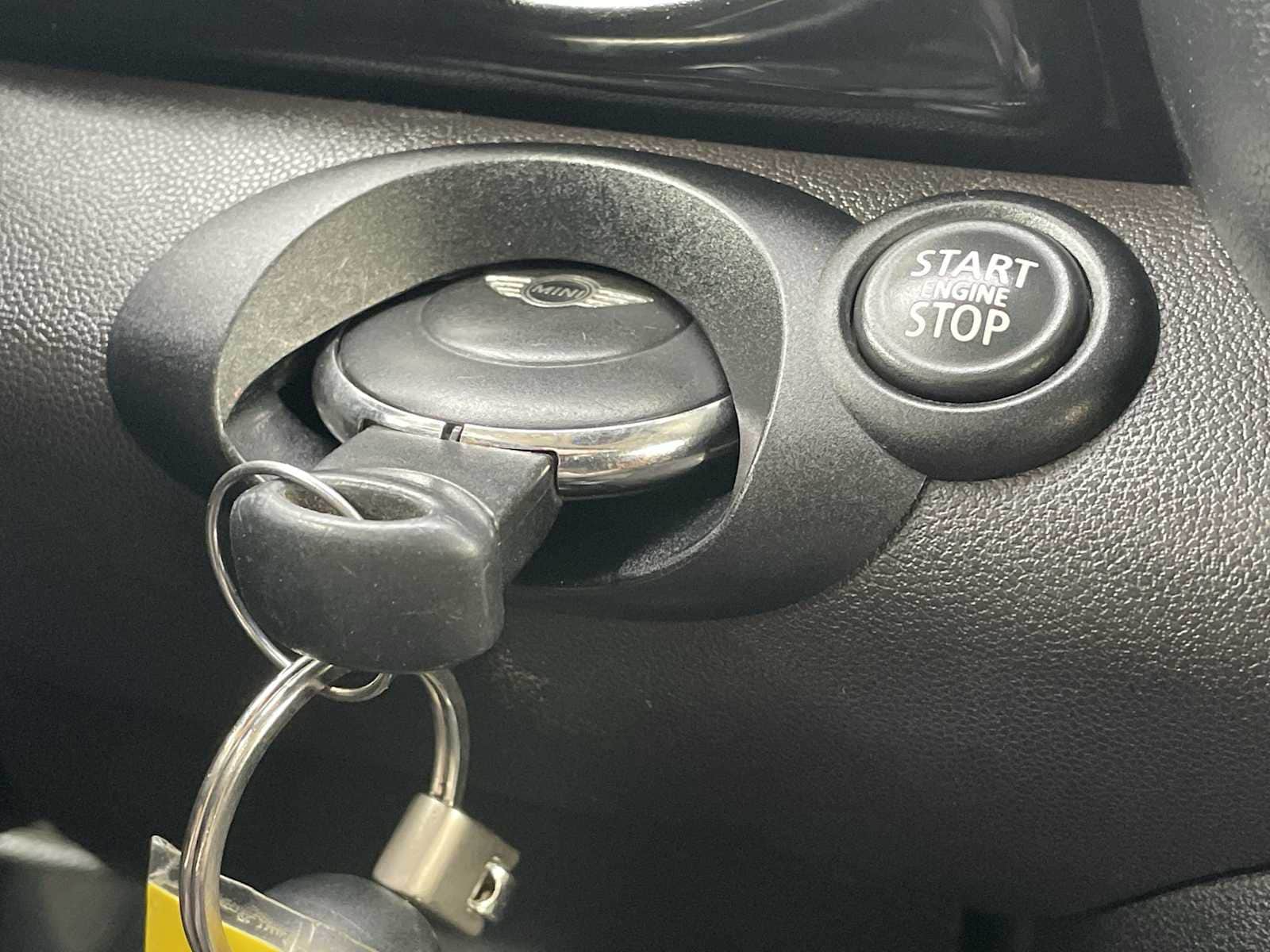 Thumbnail: 2013 MINI Cooper Hardtop - 20