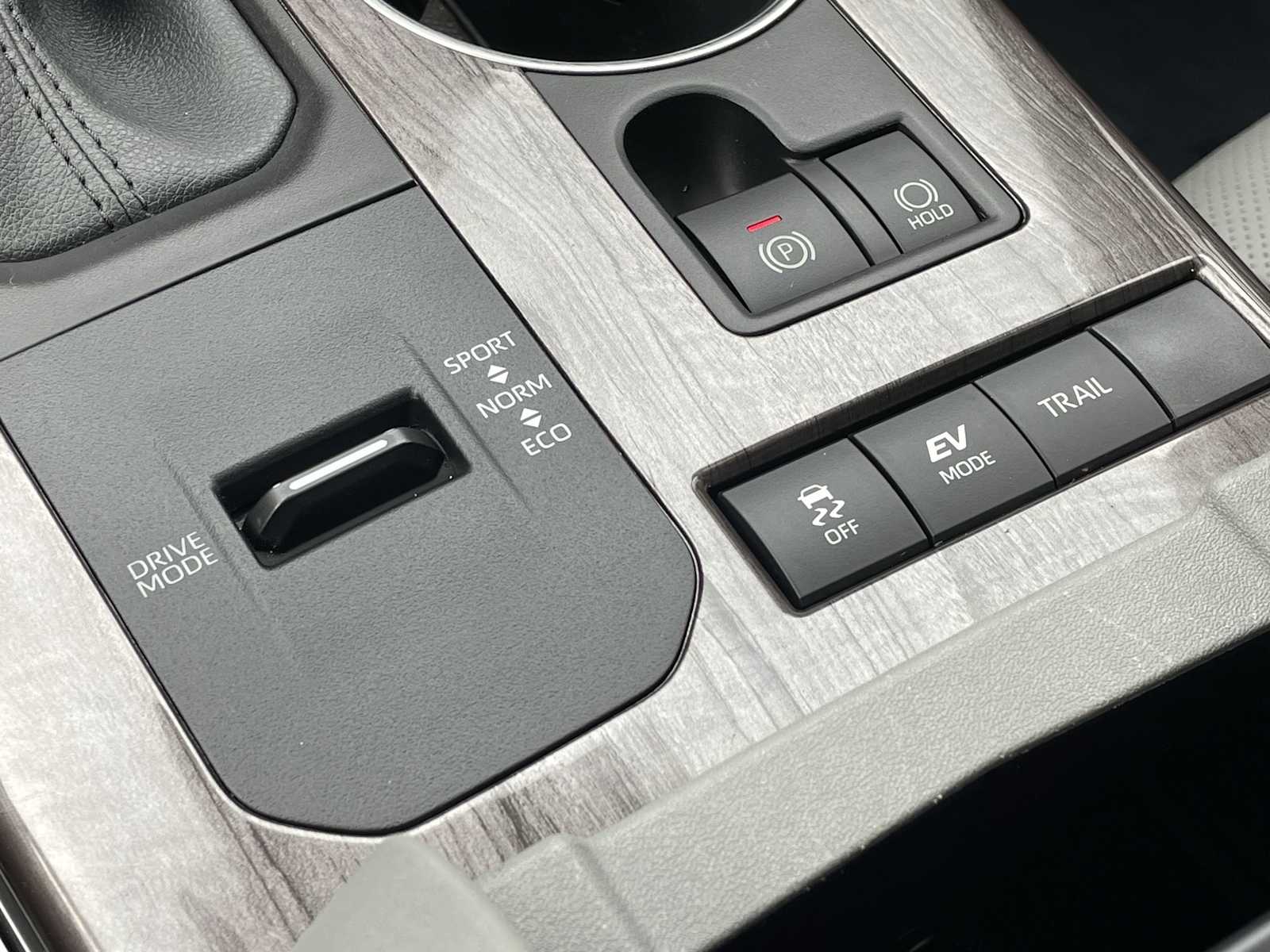 Thumbnail: 2020 Toyota Highlander - 25