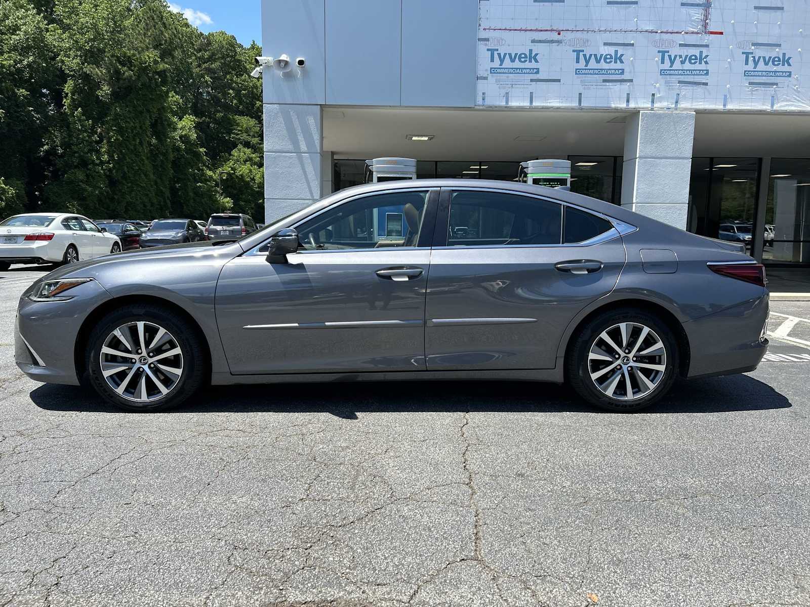 Thumbnail: 2020 Lexus ES - 2