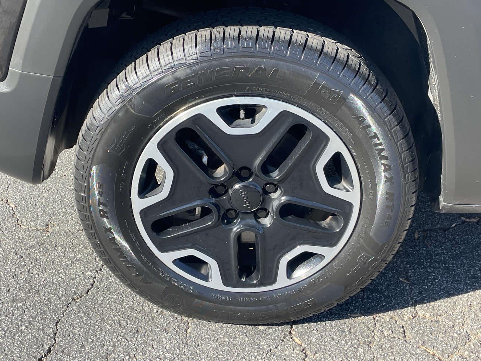 Thumbnail: 2016 Jeep Renegade - 8