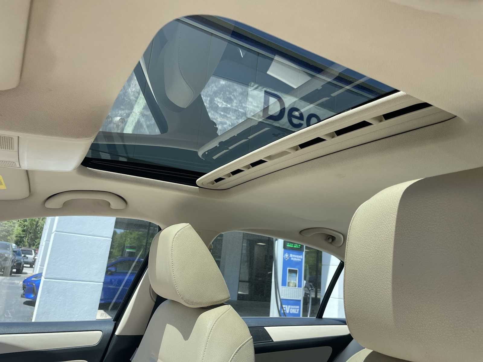 Thumbnail: 2012 Volkswagen Jetta - 11