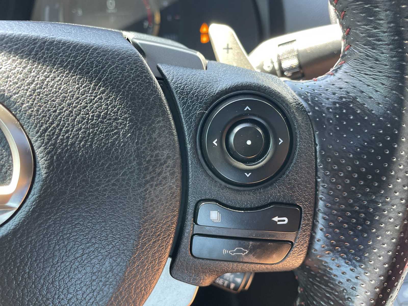 Thumbnail: 2016 Lexus IS - 16