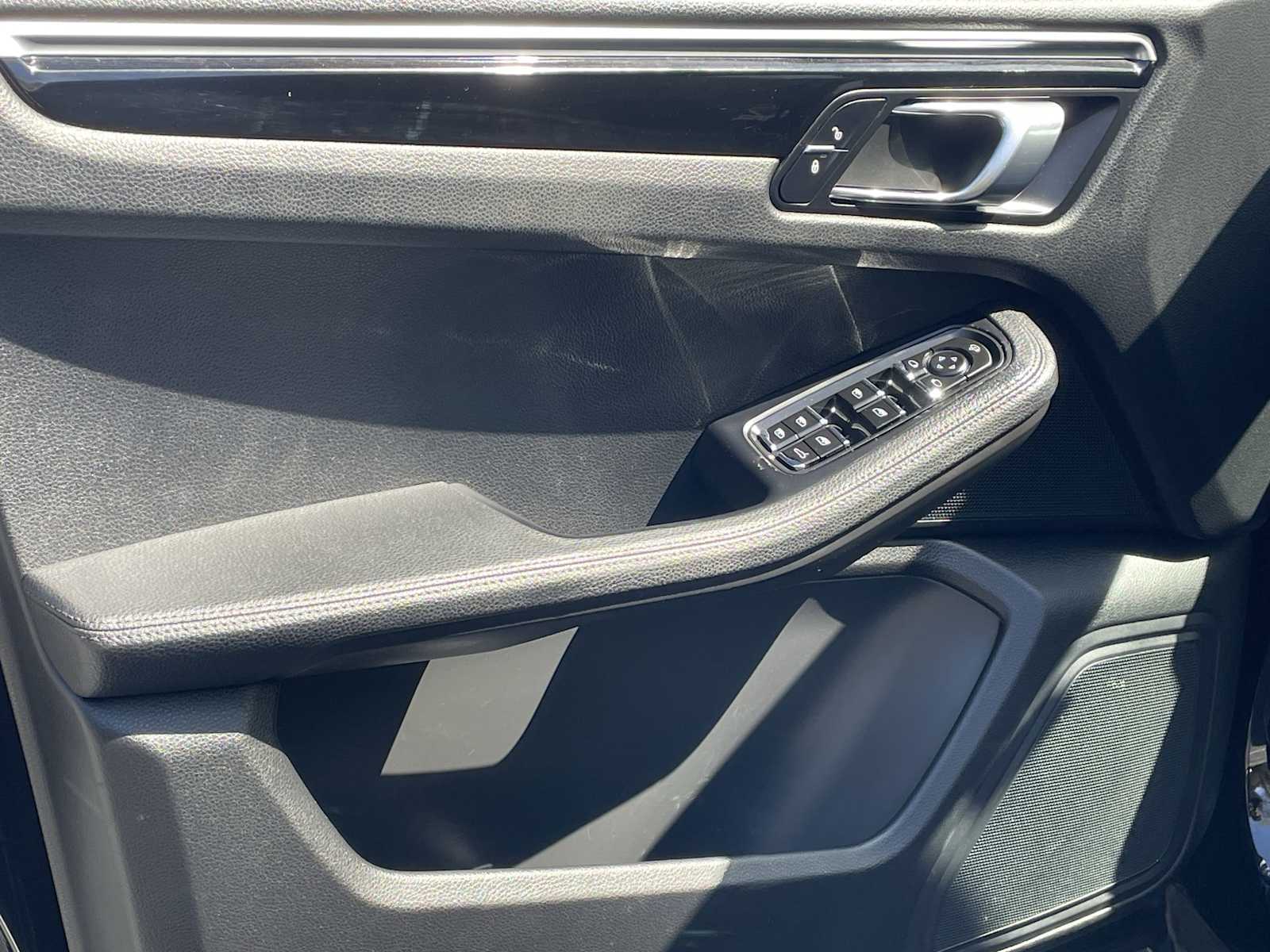 Thumbnail: 2018 Porsche Macan - 12