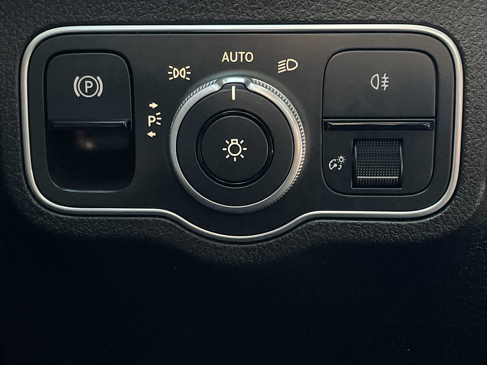 Thumbnail: 2023 Mercedes-Benz EQB - 24