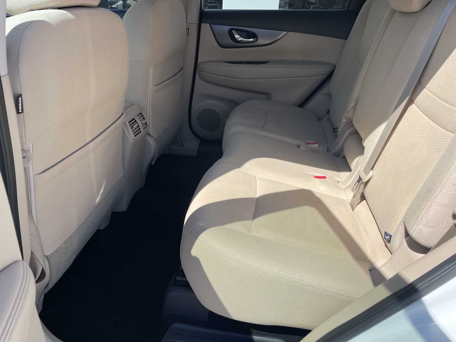 Thumbnail: 2016 Nissan Rogue - 9