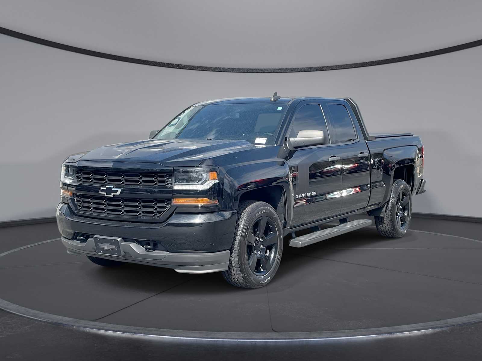 Thumbnail: 2018 Chevrolet Silverado 1500 - 1