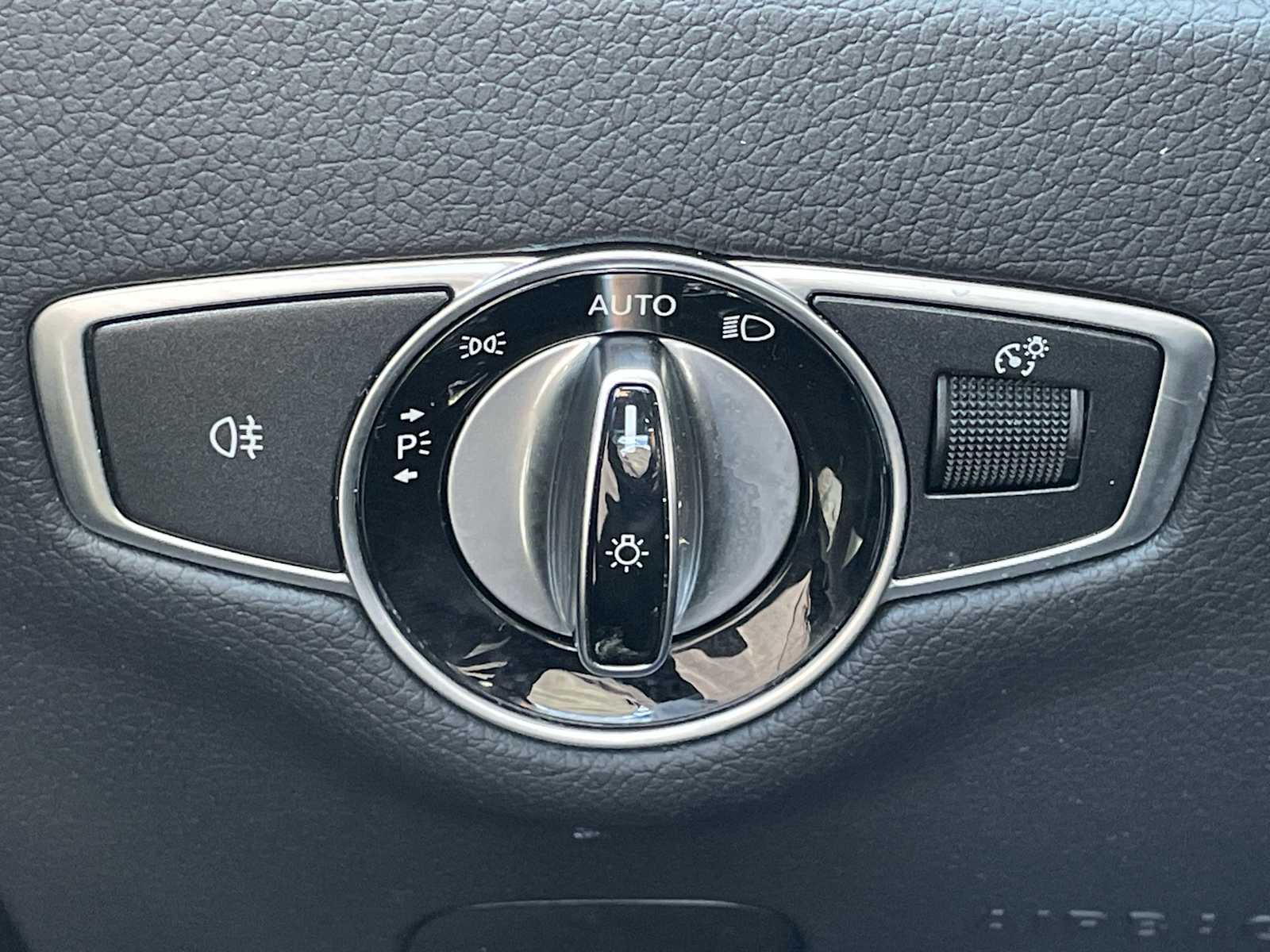 Thumbnail: 2020 Mercedes-Benz E-Class - 28