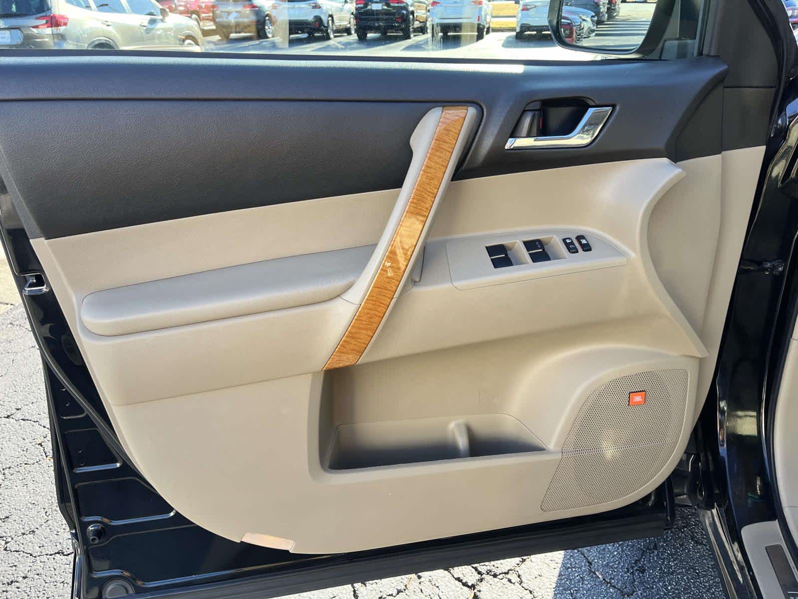 Thumbnail: 2010 Toyota Highlander - 15