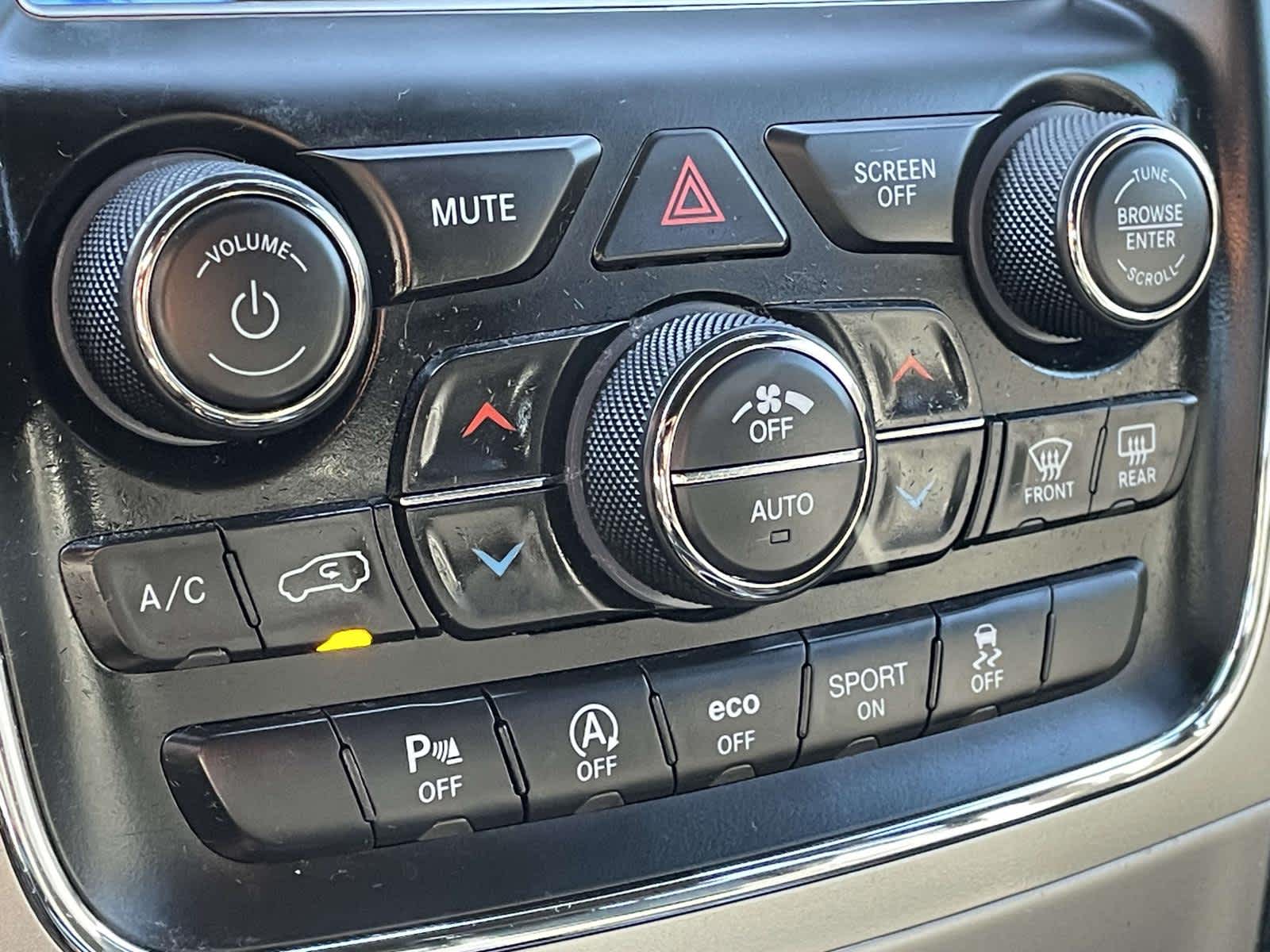 Thumbnail: 2018 Jeep Grand Cherokee - 21