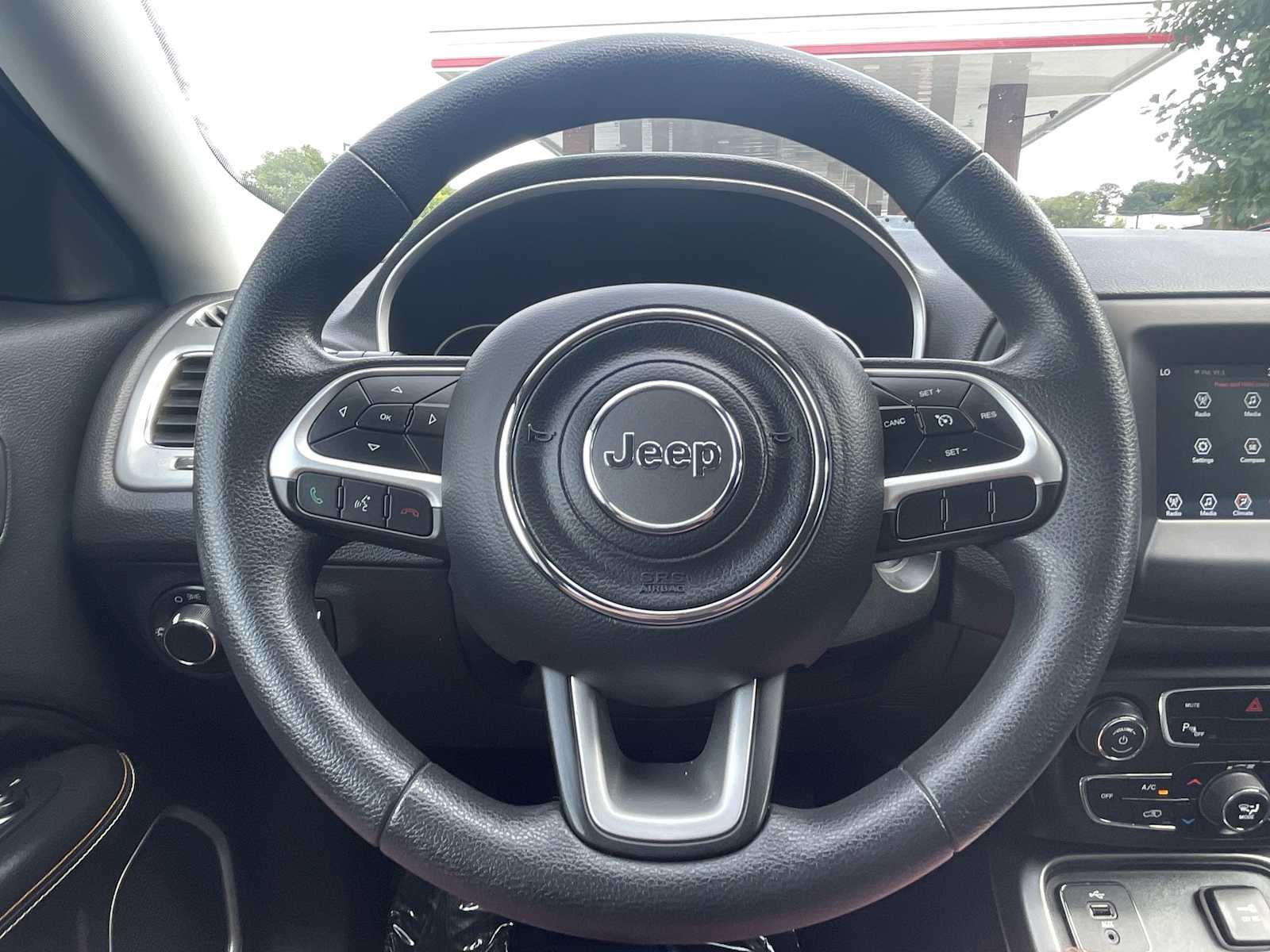 Thumbnail: 2018 Jeep Compass - 13