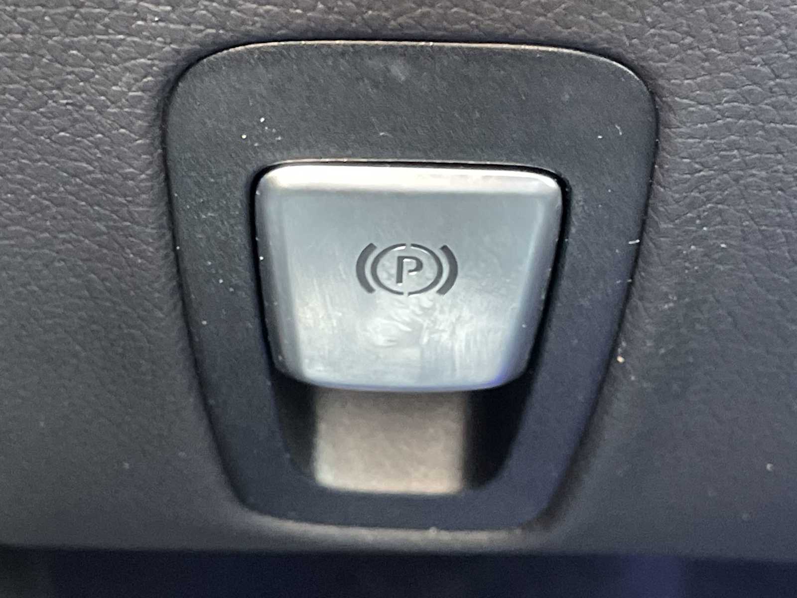 Thumbnail: 2020 Mercedes-Benz E-Class - 29