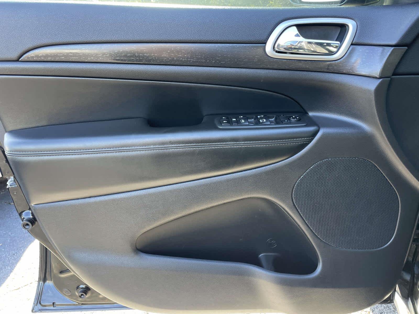 Thumbnail: 2018 Jeep Grand Cherokee - 12