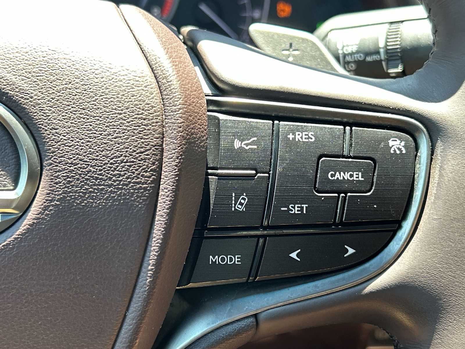 Thumbnail: 2020 Lexus ES - 16