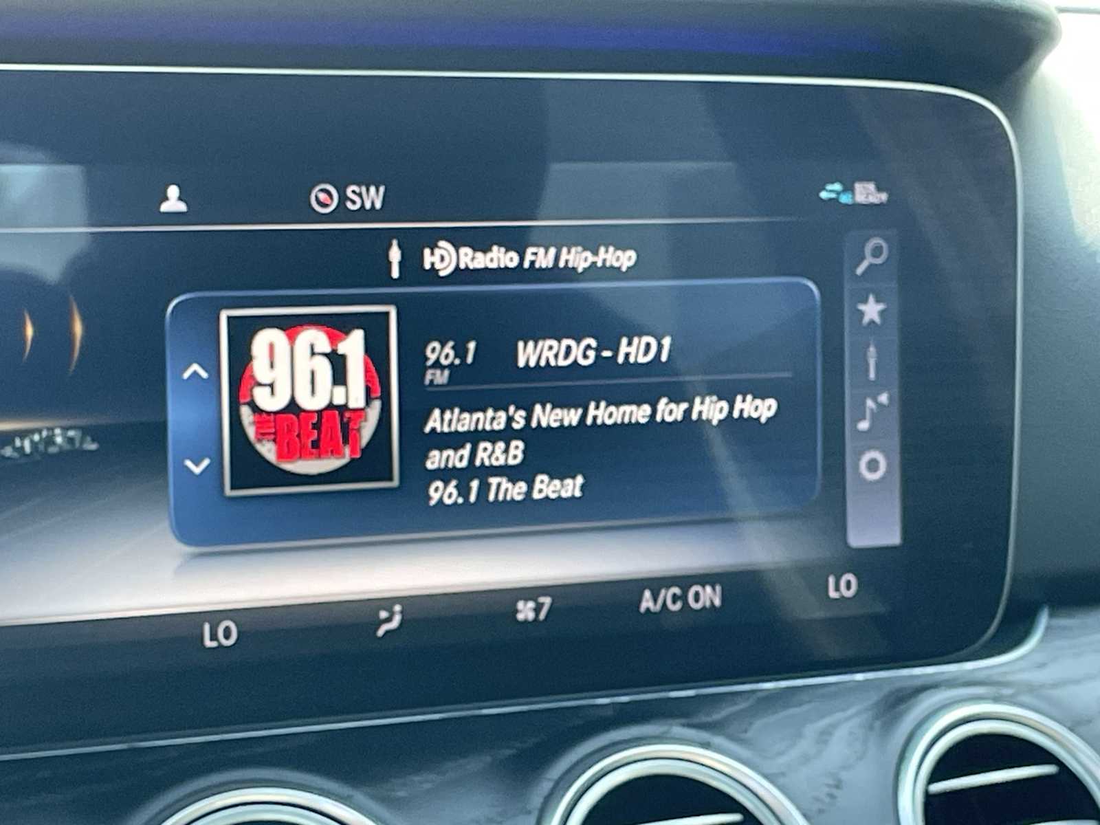 Thumbnail: 2020 Mercedes-Benz E-Class - 21