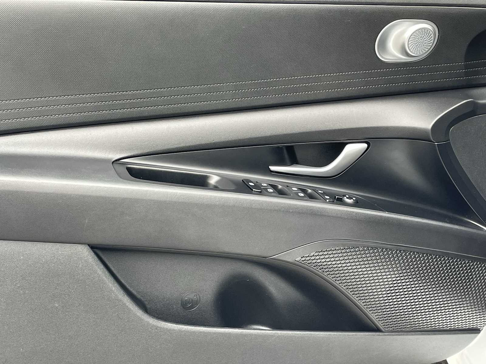 Thumbnail: 2022 Hyundai Elantra - 11