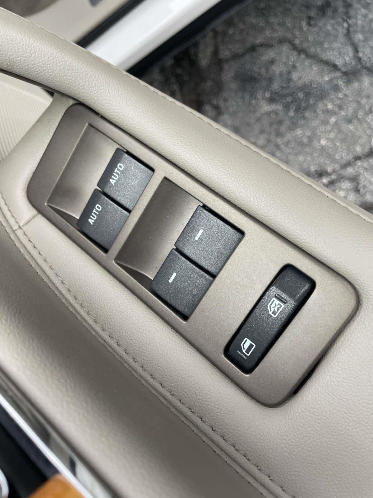 Thumbnail: 2015 Lincoln MKX - 15