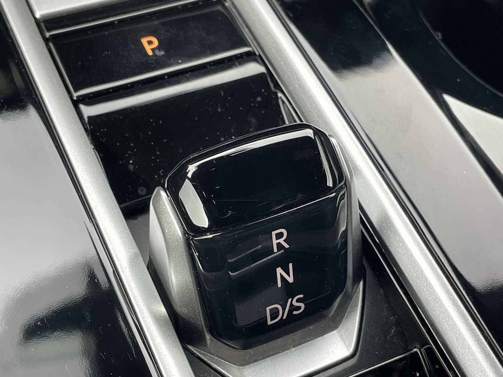 Thumbnail: 2024 Volkswagen Atlas - 21