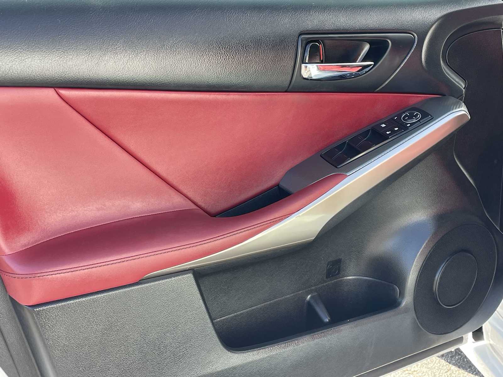 Thumbnail: 2016 Lexus IS - 12