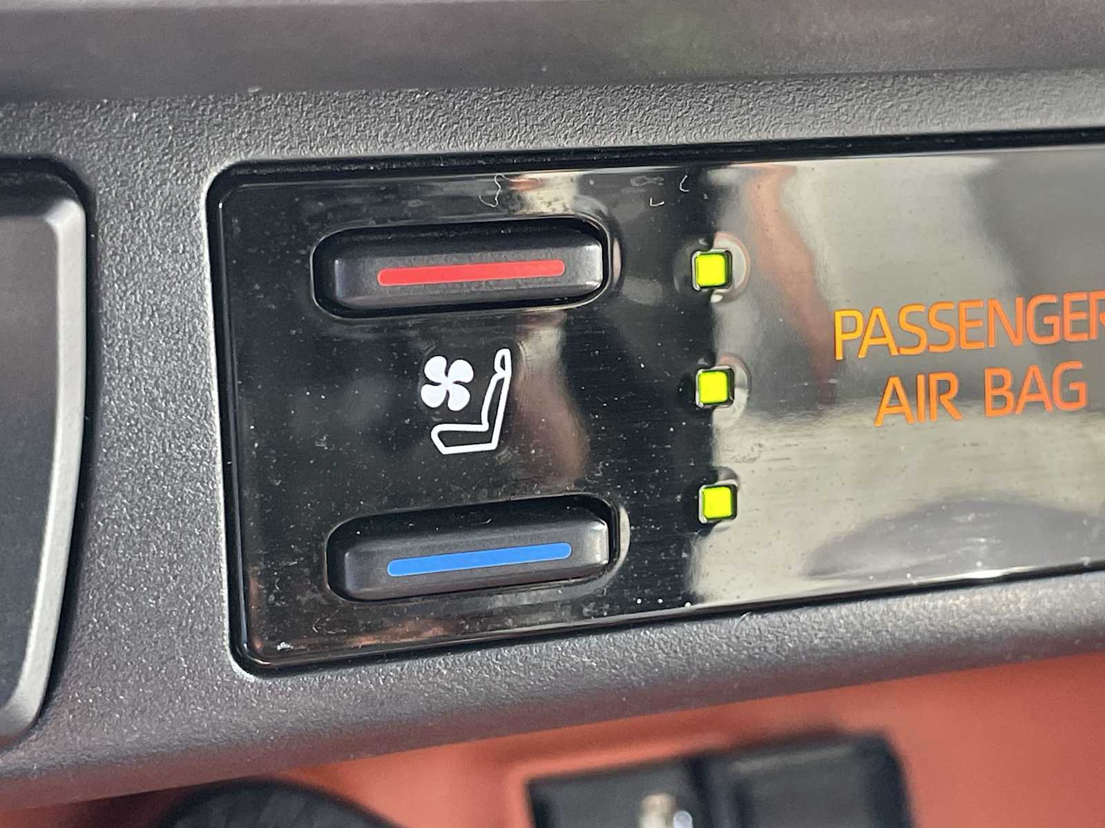 Thumbnail: 2019 Toyota RAV4 - 23