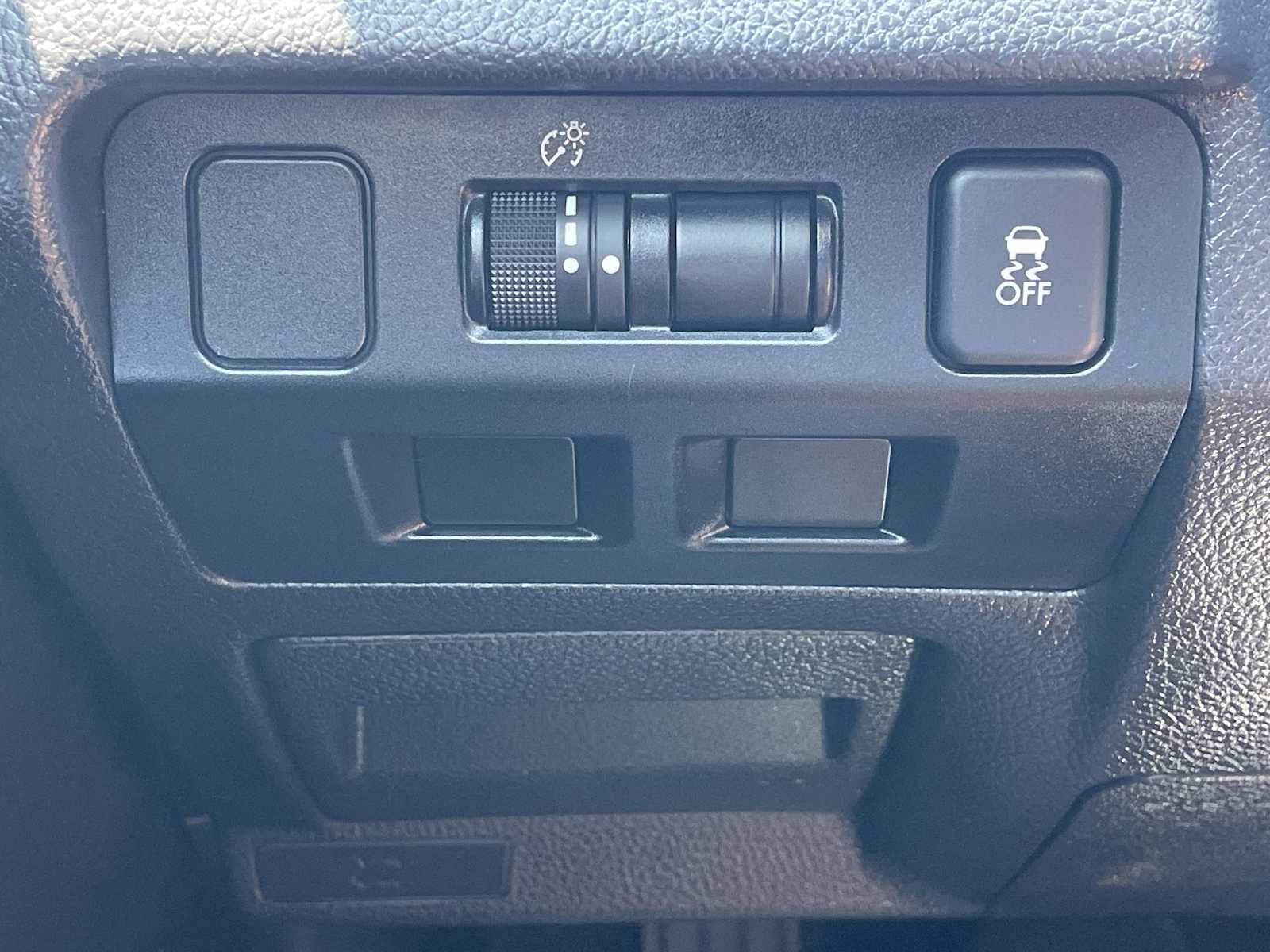 Thumbnail: 2015 Subaru XV Crosstrek - 26