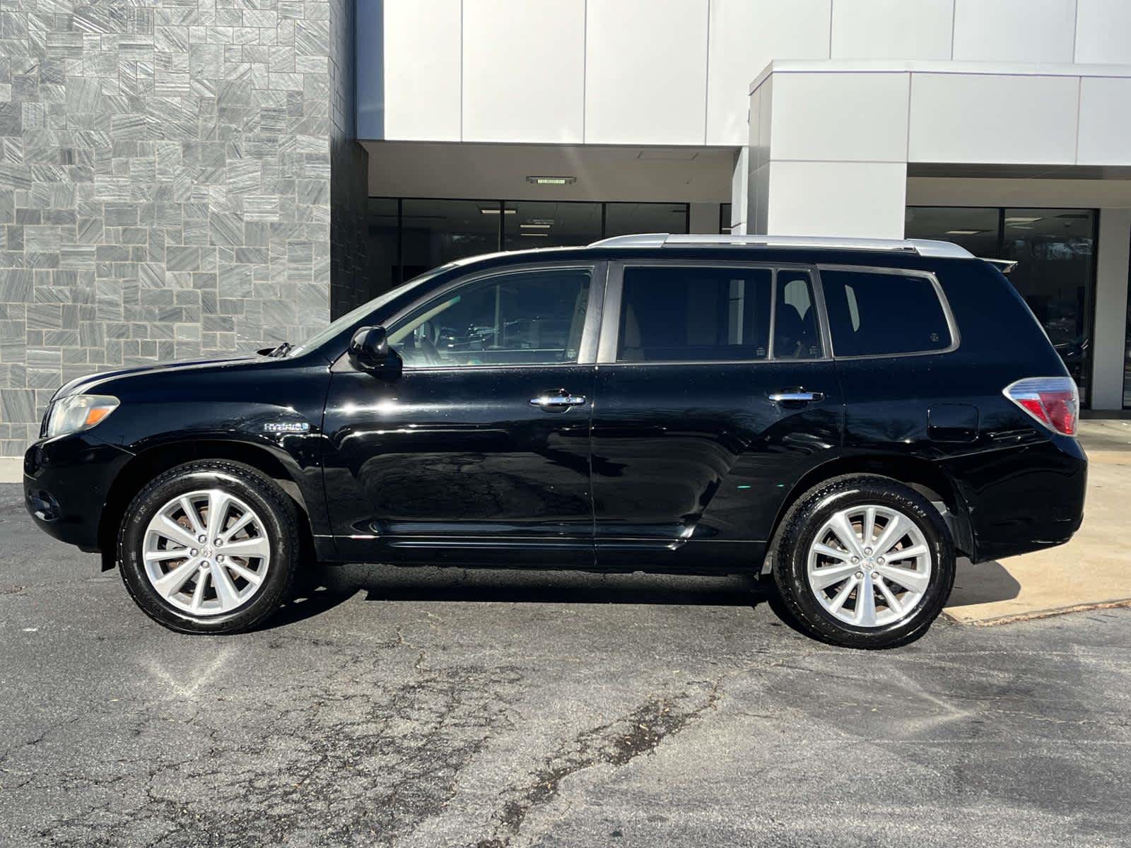 Thumbnail: 2010 Toyota Highlander - 2