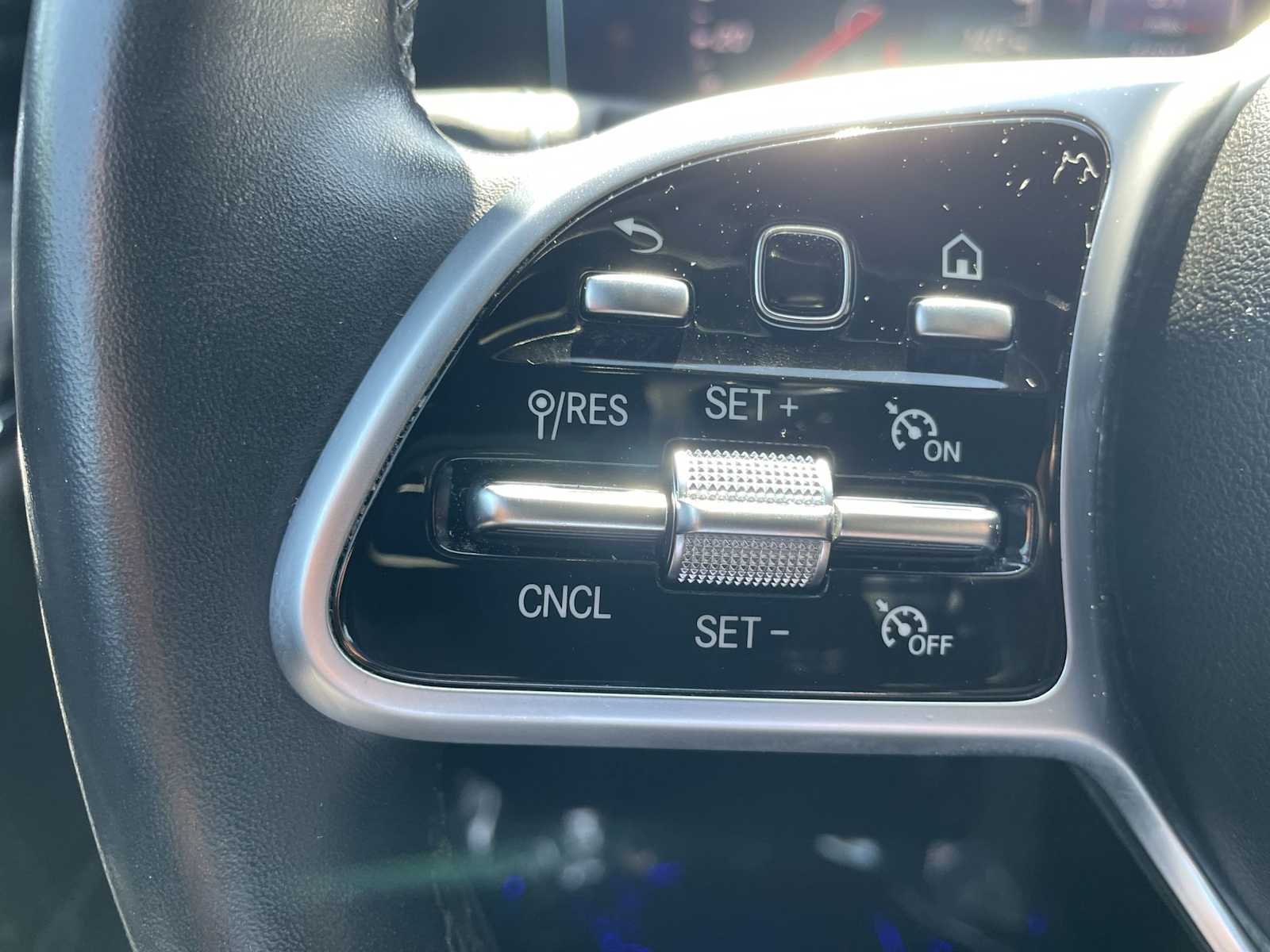 Thumbnail: 2020 Mercedes-Benz E-Class - 16