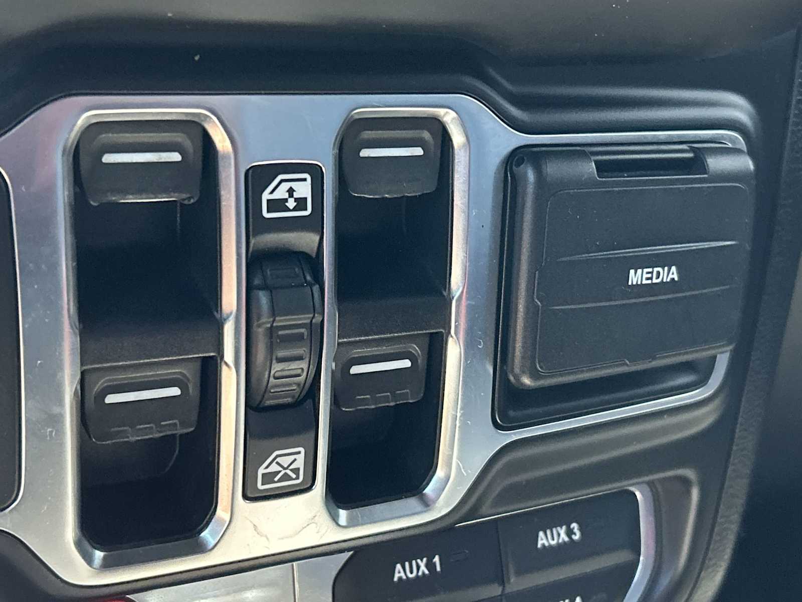 Thumbnail: 2020 Jeep Wrangler - 24