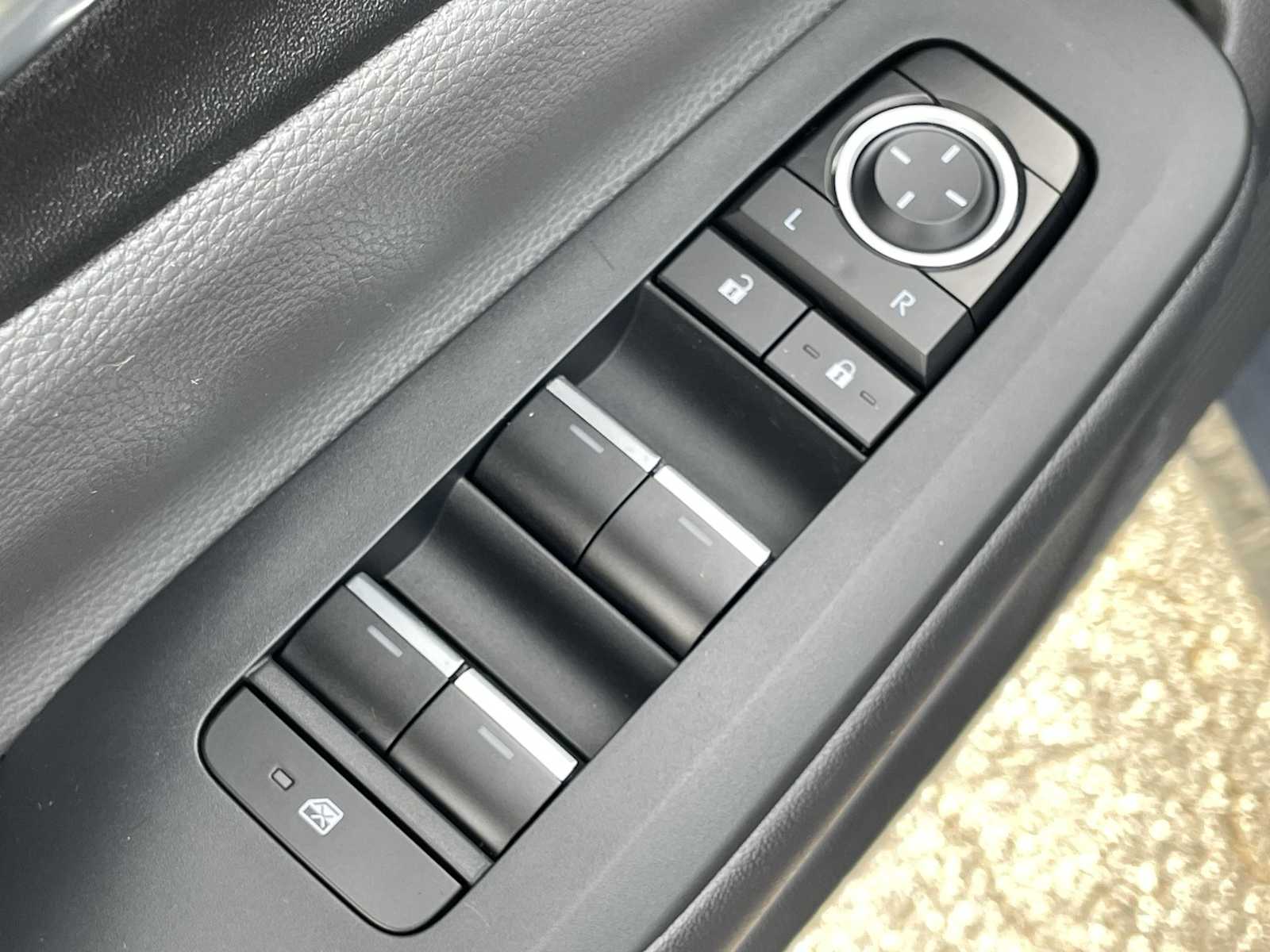 Thumbnail: 2023 Toyota Prius - 12