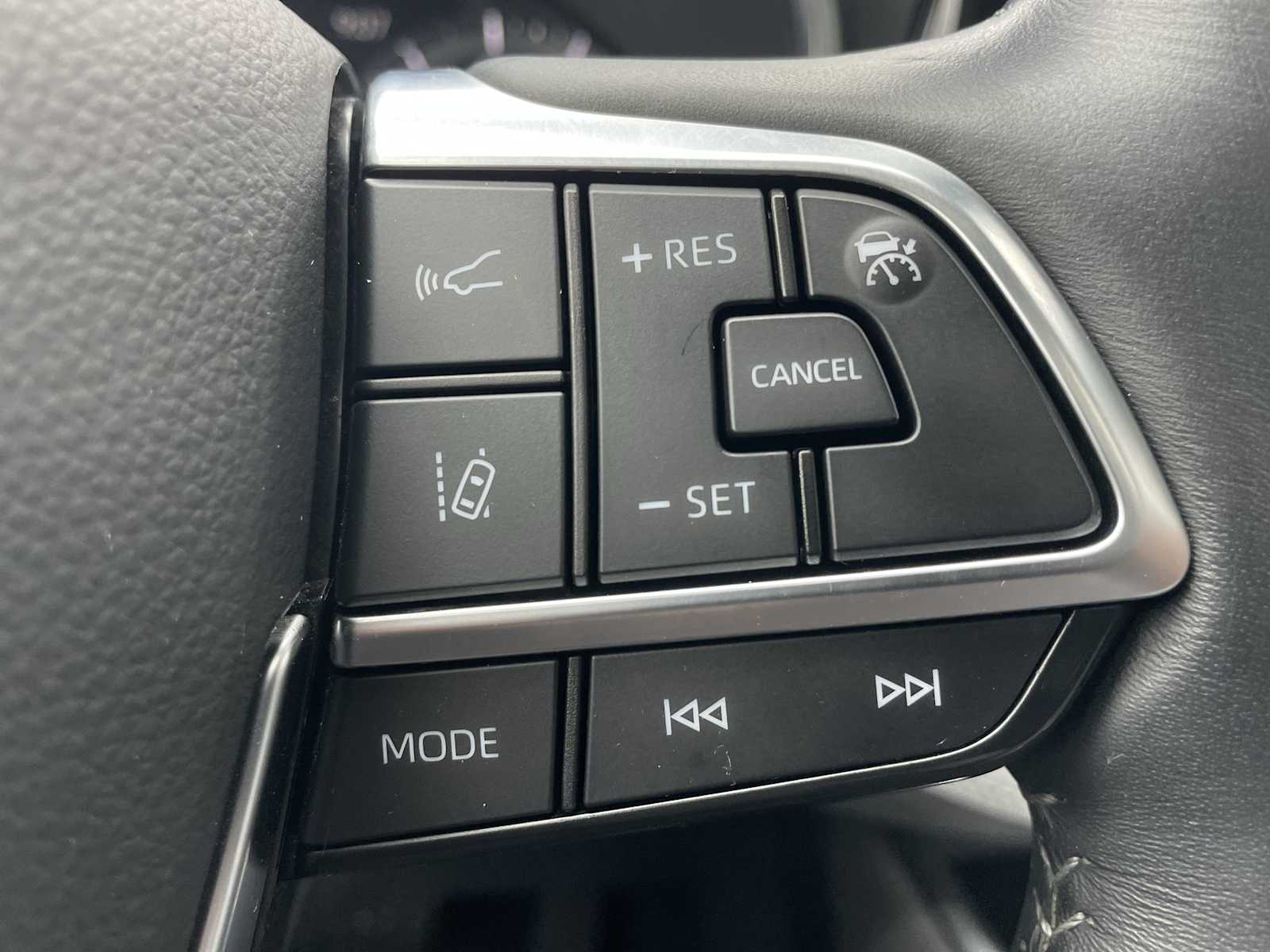 Thumbnail: 2020 Toyota Highlander - 16