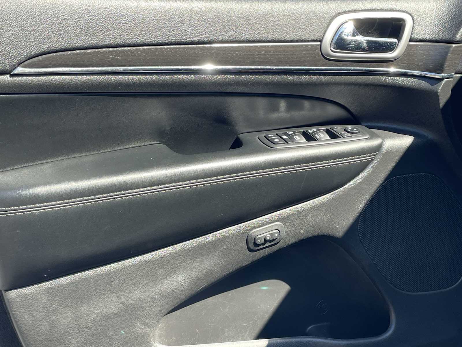 Thumbnail: 2018 Jeep Grand Cherokee - 12